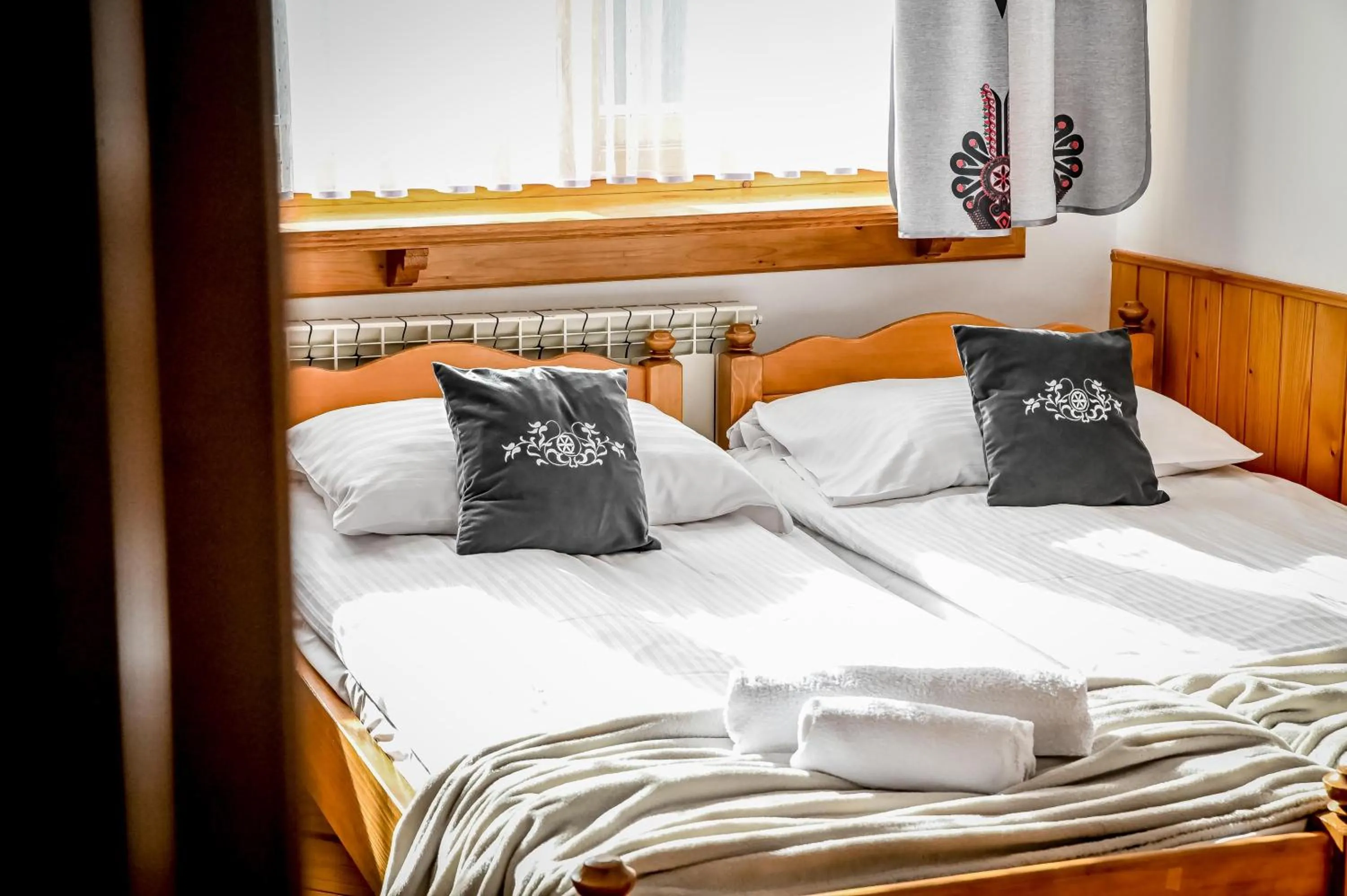 Photo of the whole room, Bed in U Króla