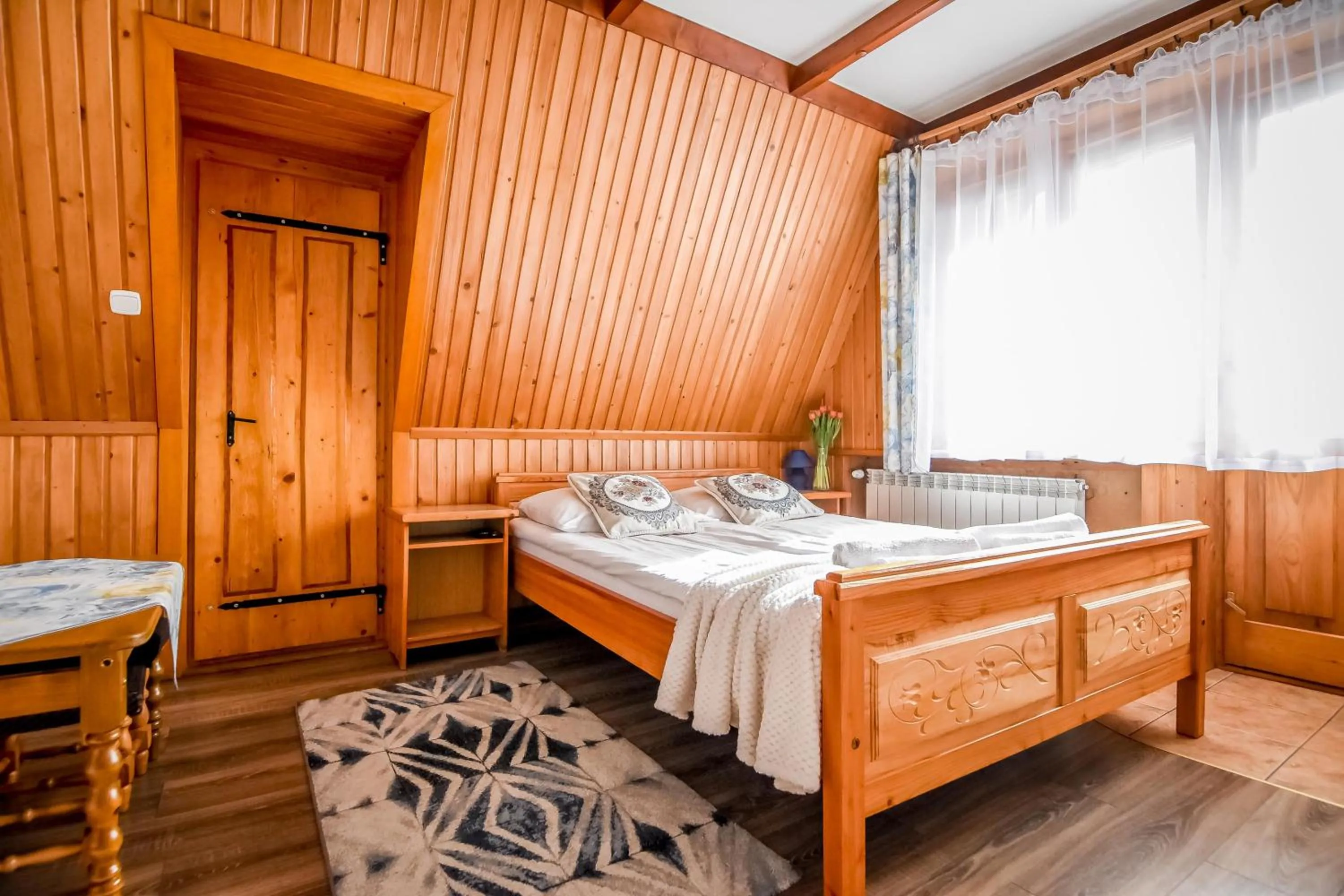 Photo of the whole room, Bed in U Króla