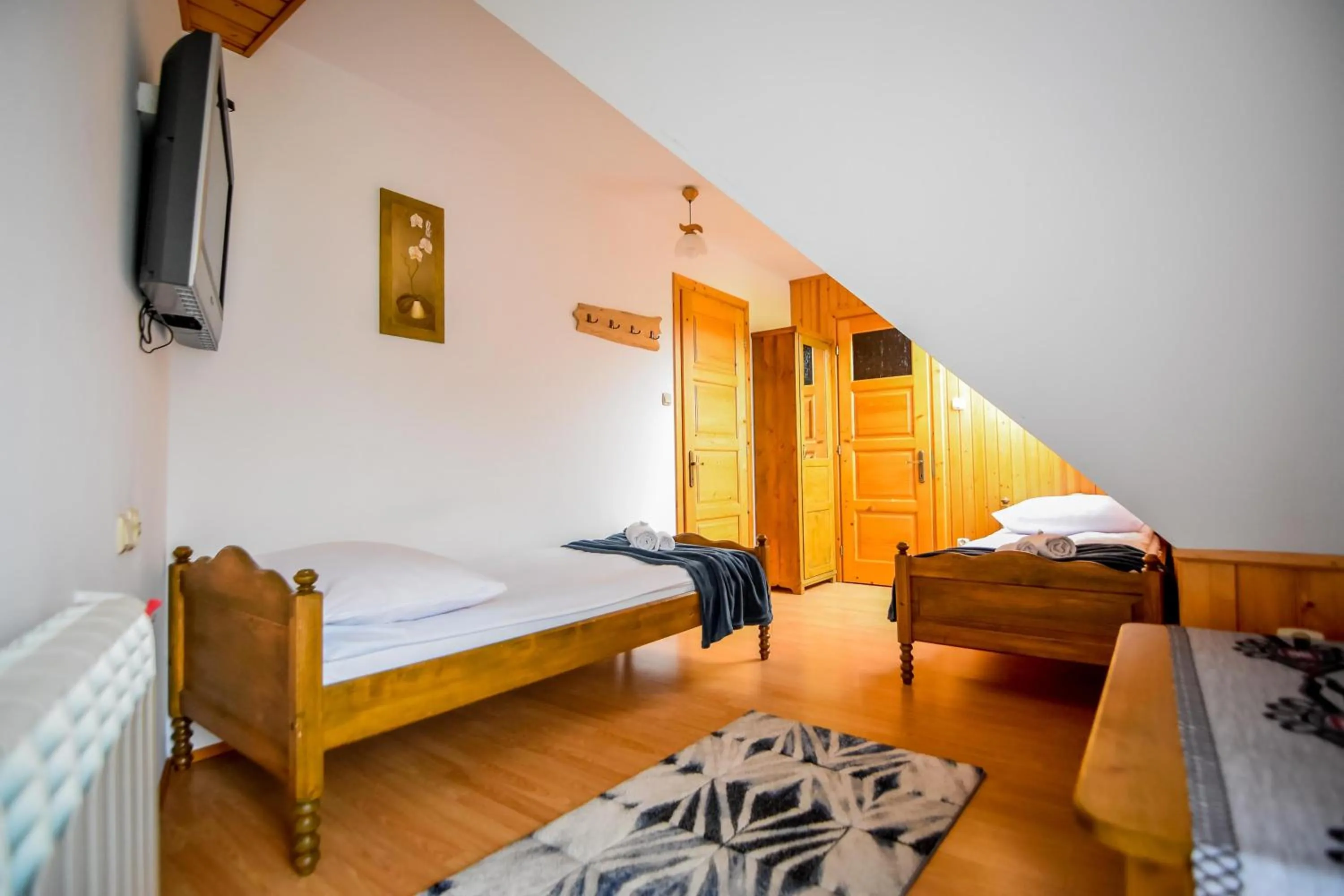 Photo of the whole room, Bed in U Króla