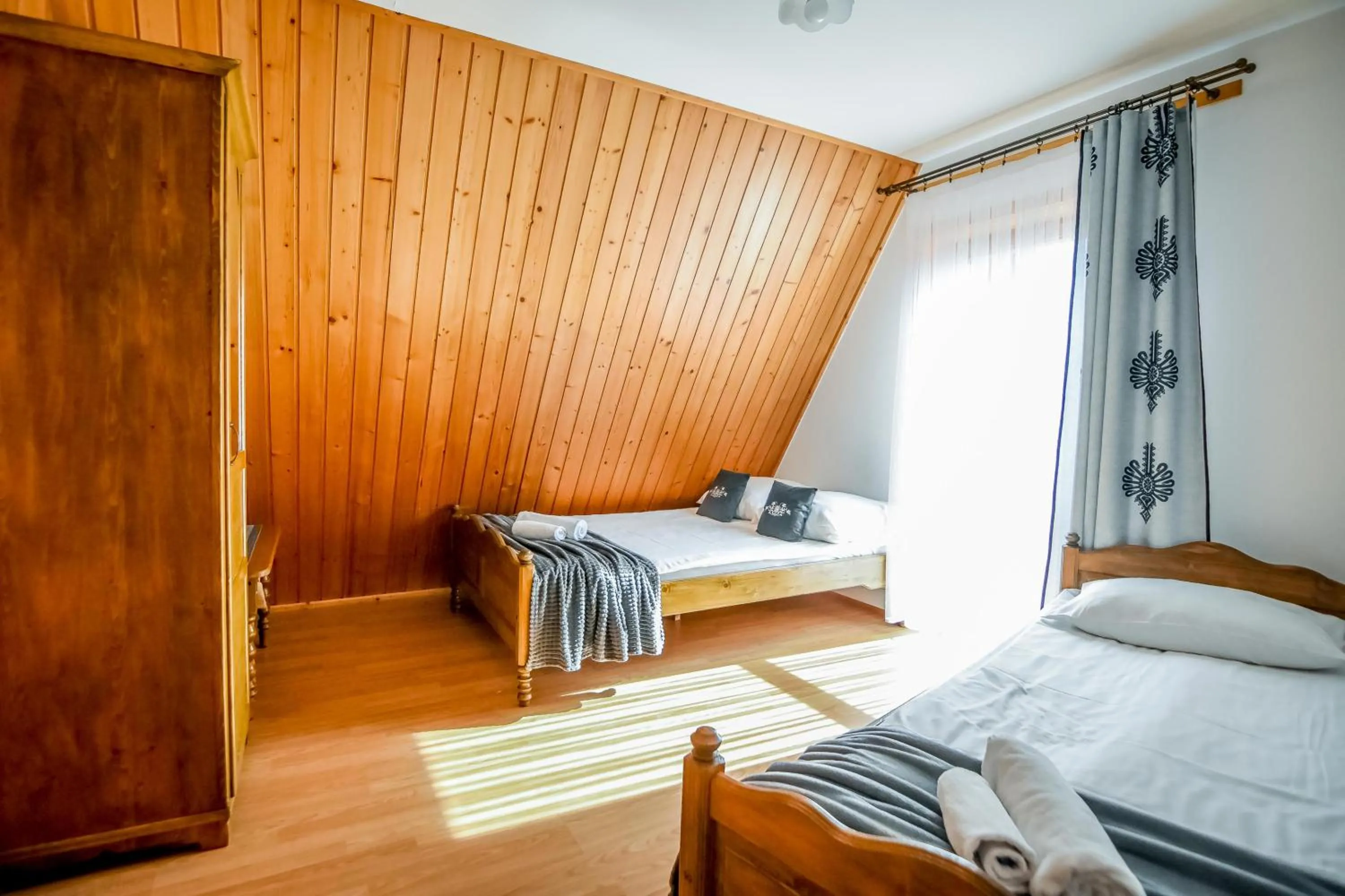 Photo of the whole room, Bed in U Króla