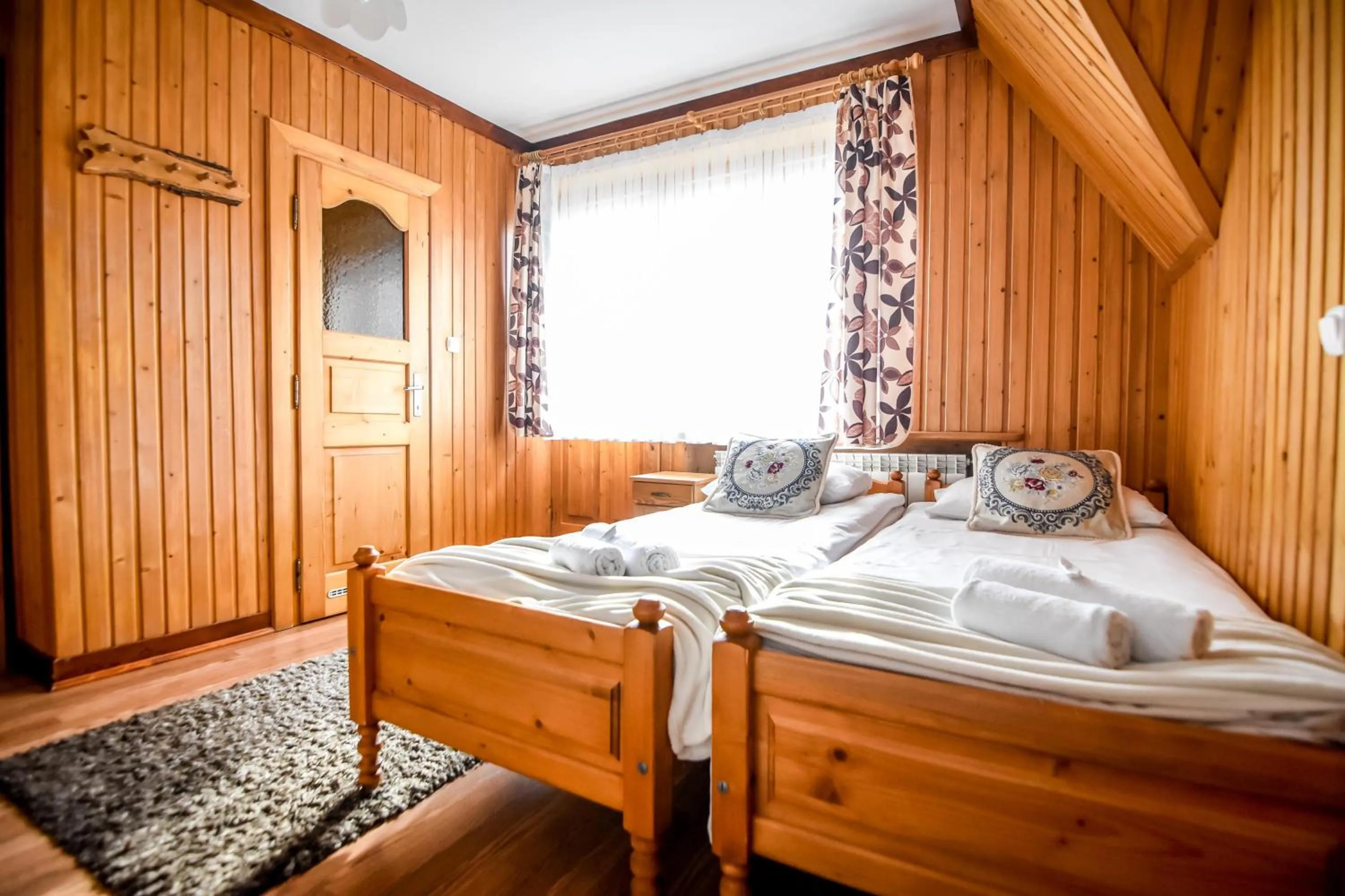 Photo of the whole room, Bed in U Króla