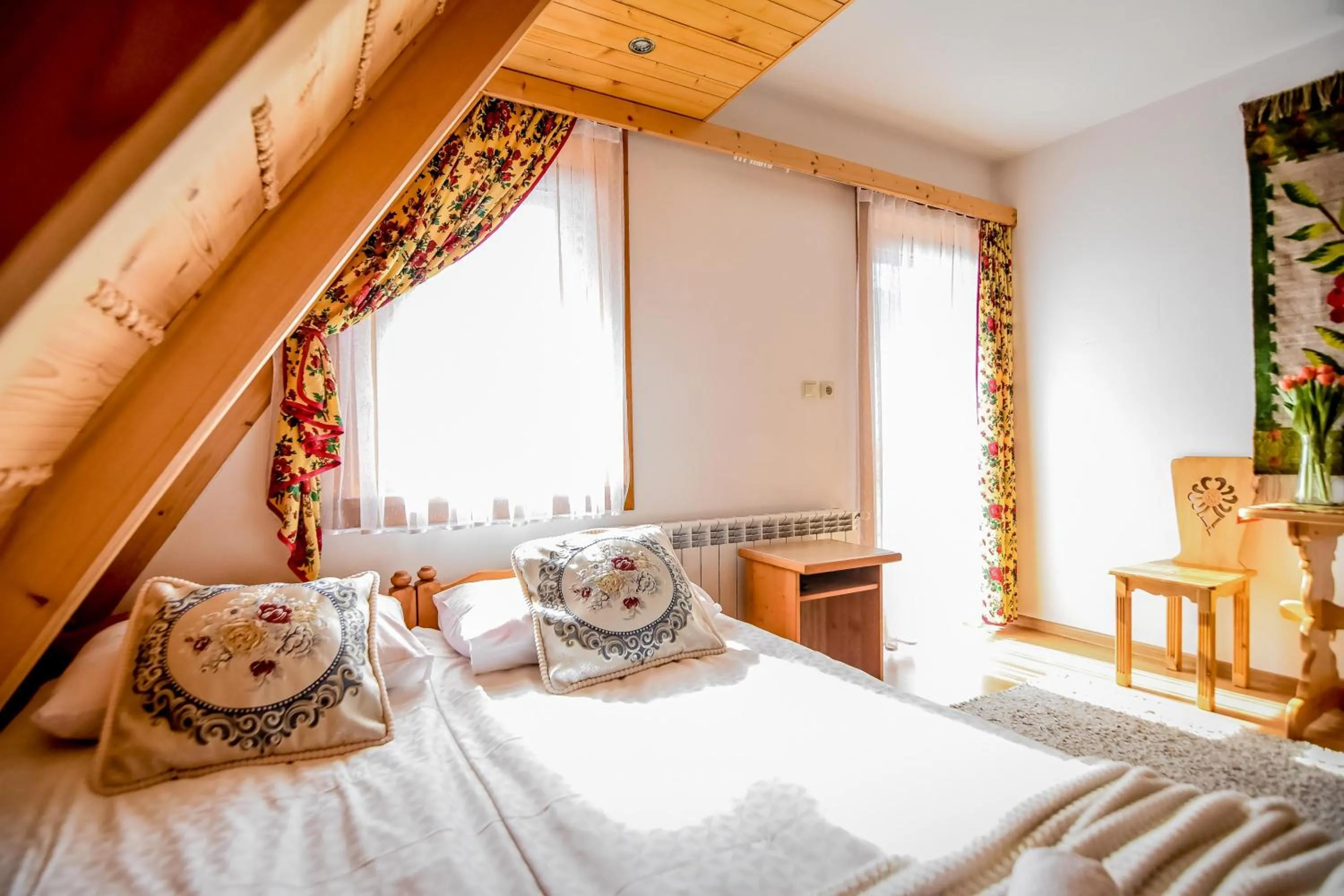 Photo of the whole room, Bed in U Króla