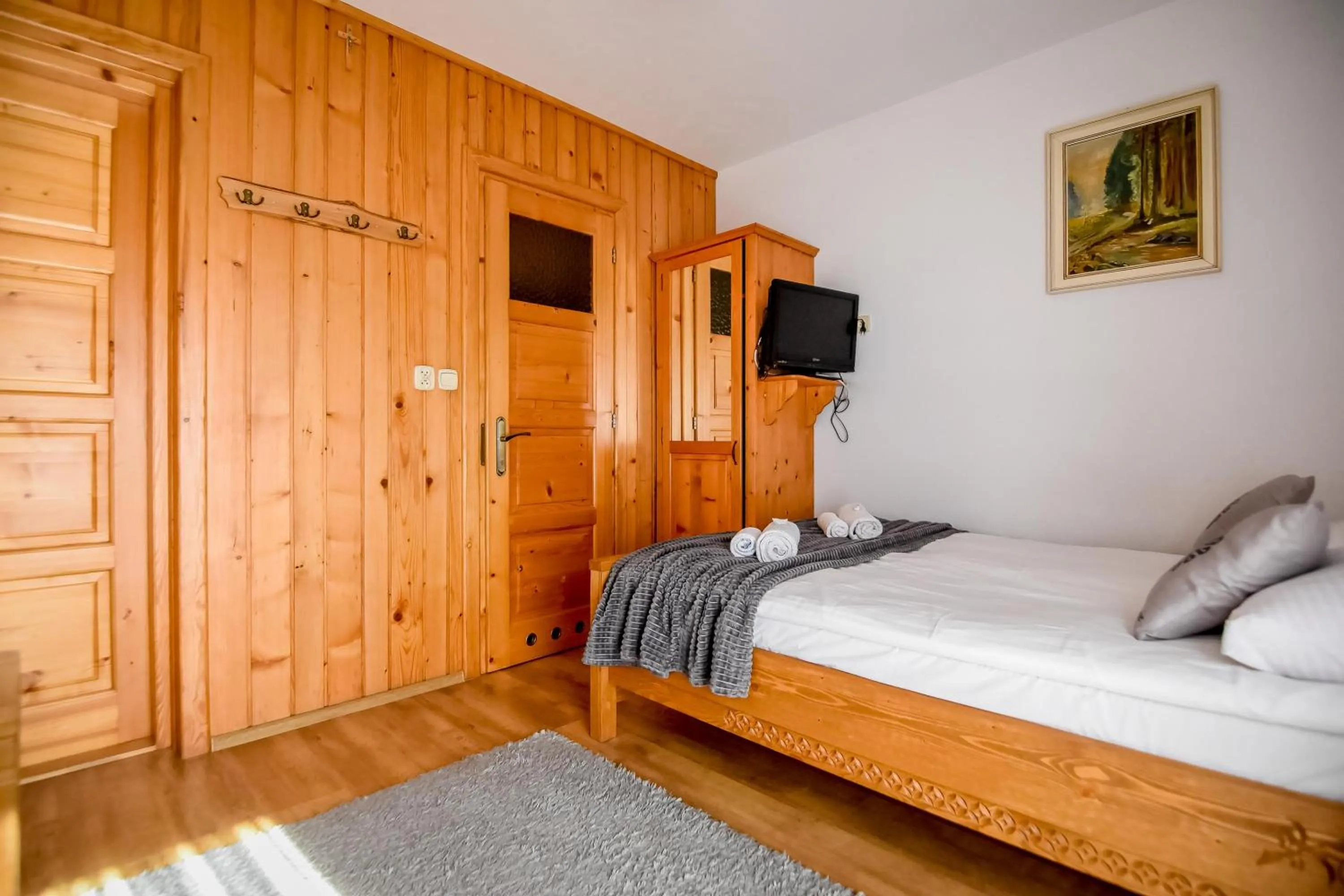 Photo of the whole room, Bed in U Króla