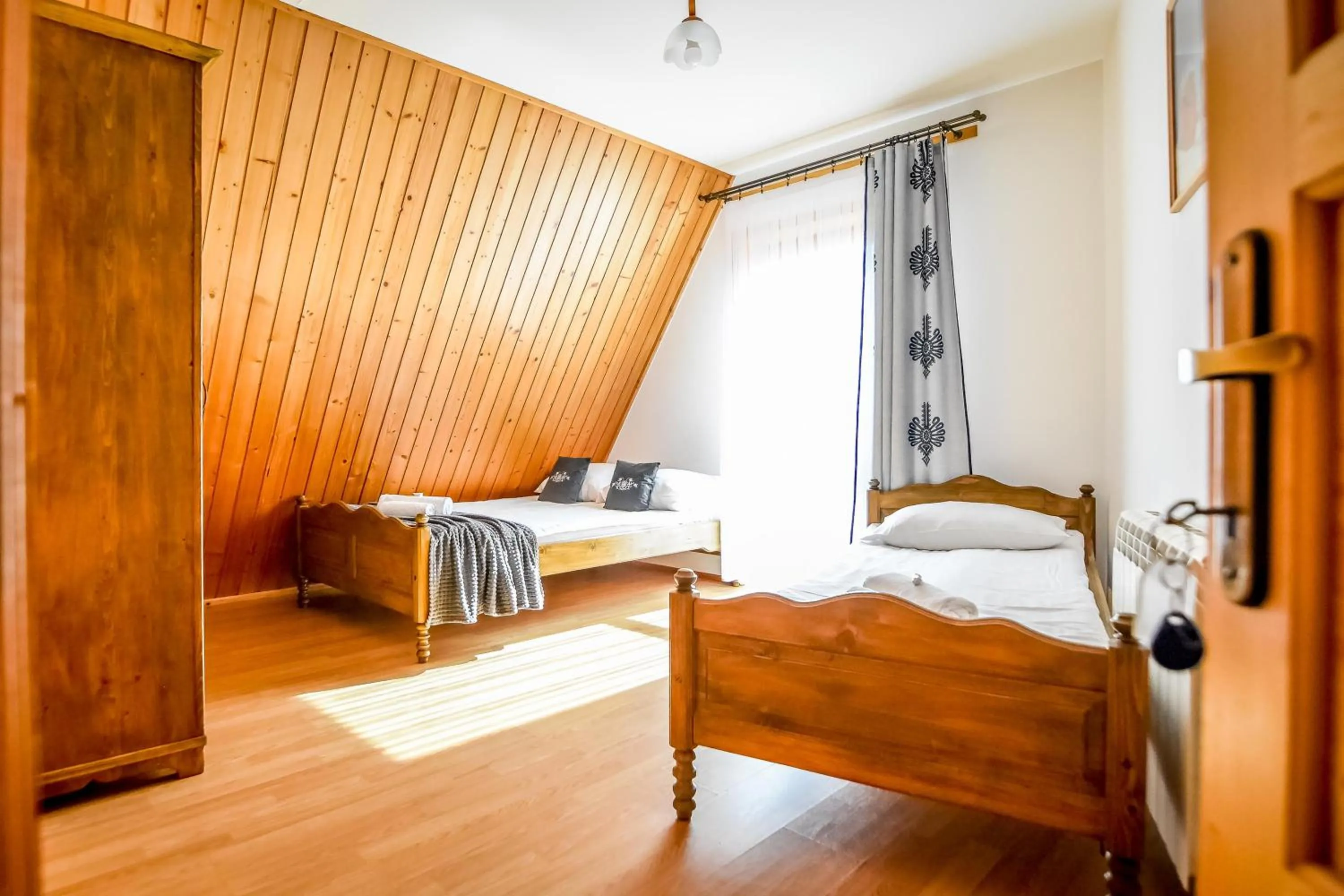 Photo of the whole room, Bed in U Króla