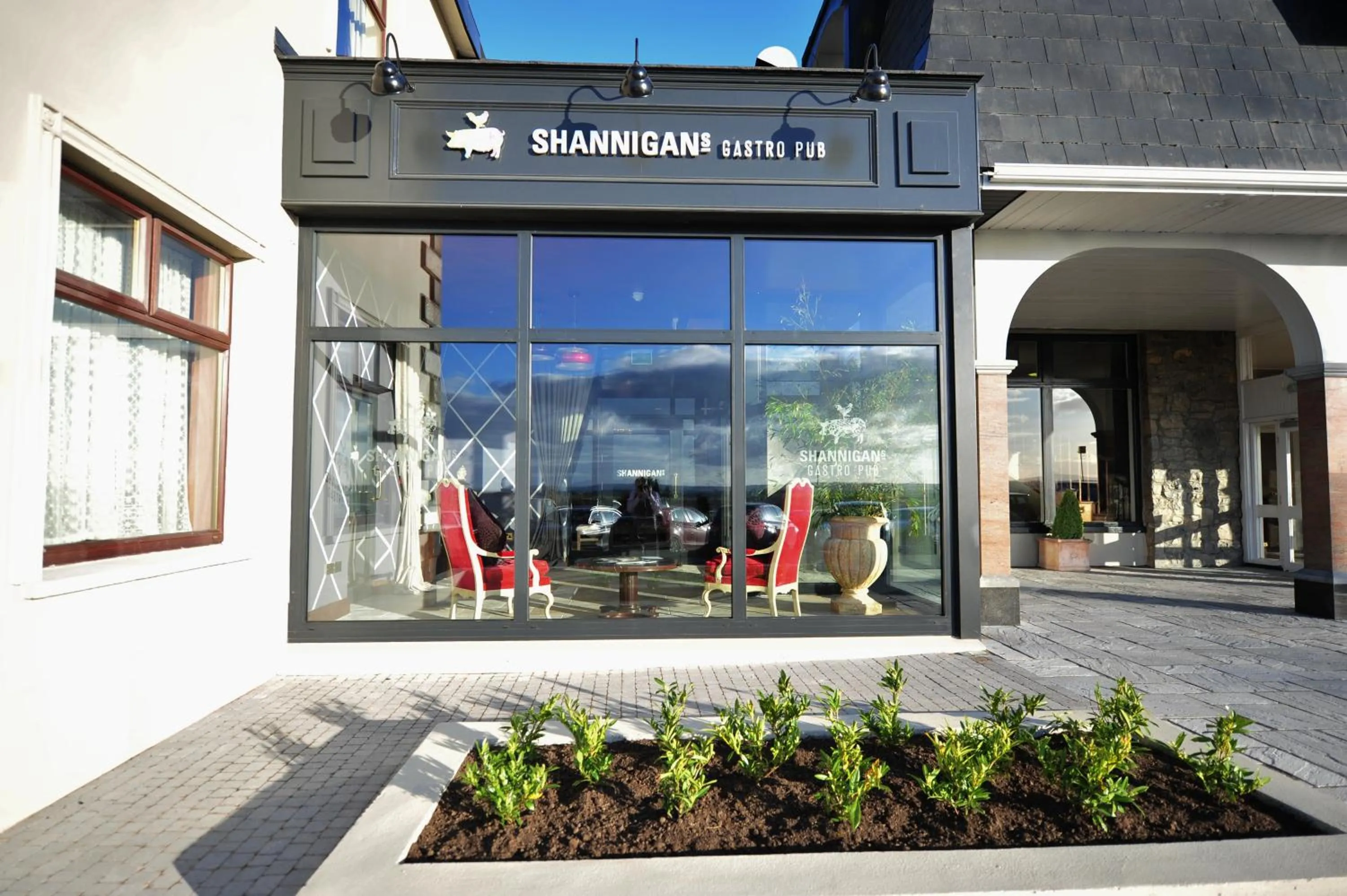 Facade/entrance in The Inn at Dromoland