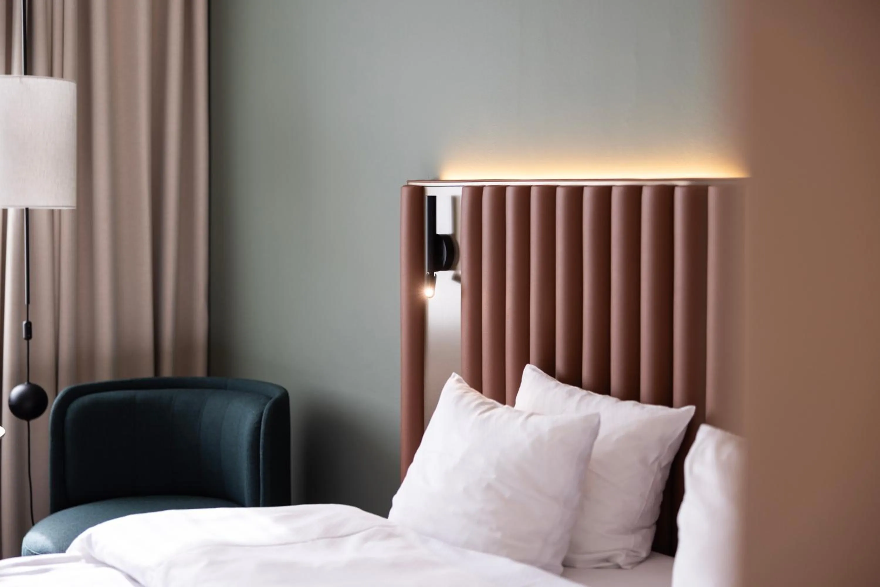 Seating area, Bed in Imperial Hotel