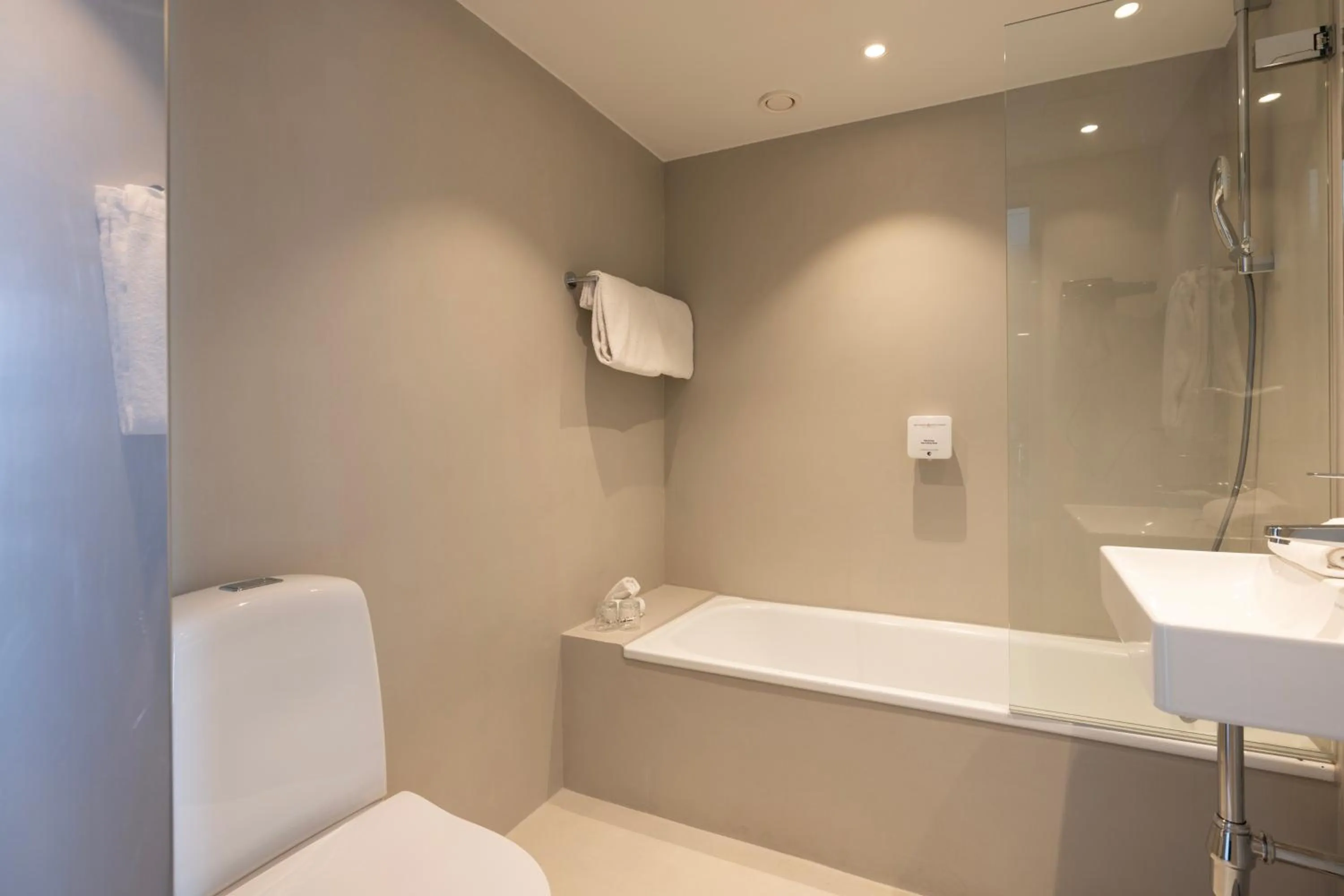 Bathroom in Imperial Hotel