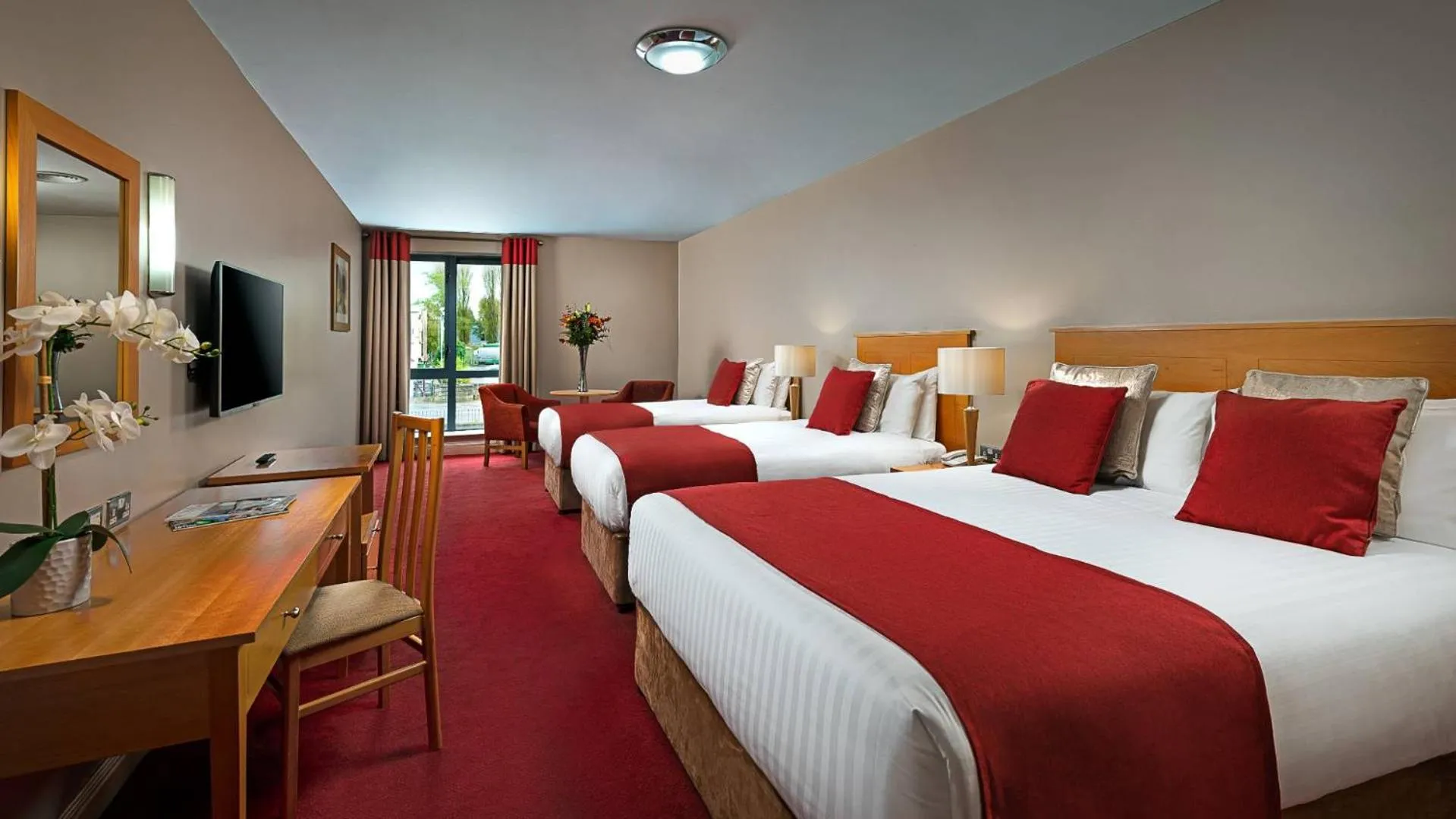 Bedroom, Bed in Great National South Court Hotel