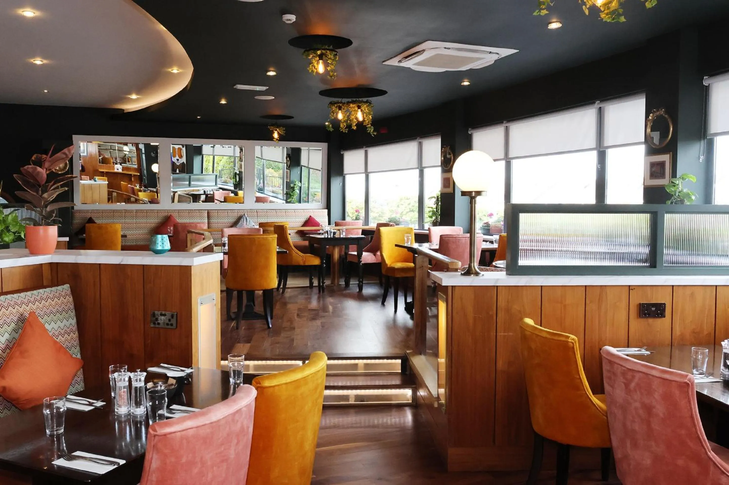 Restaurant/places to eat in Great National South Court Hotel