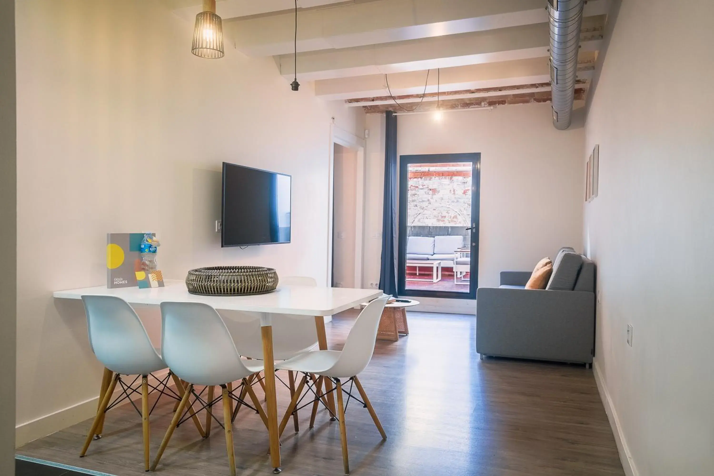 Living room in Arte Suites by Olala Homes Living room in Arte Suites by Olala Homes