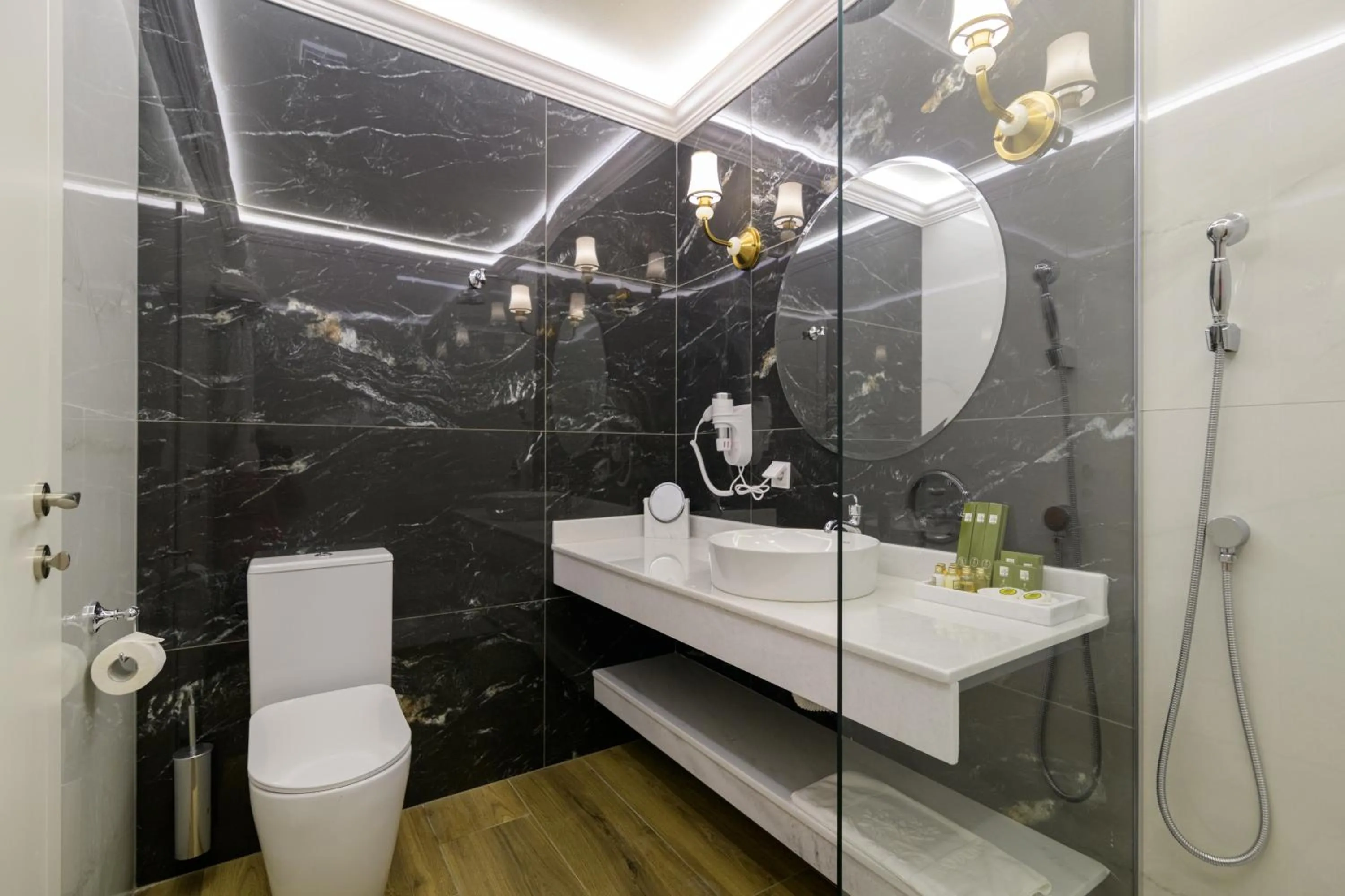 Shower in ECO Therma Village - Mineral Pool & SPA & All Inclusive