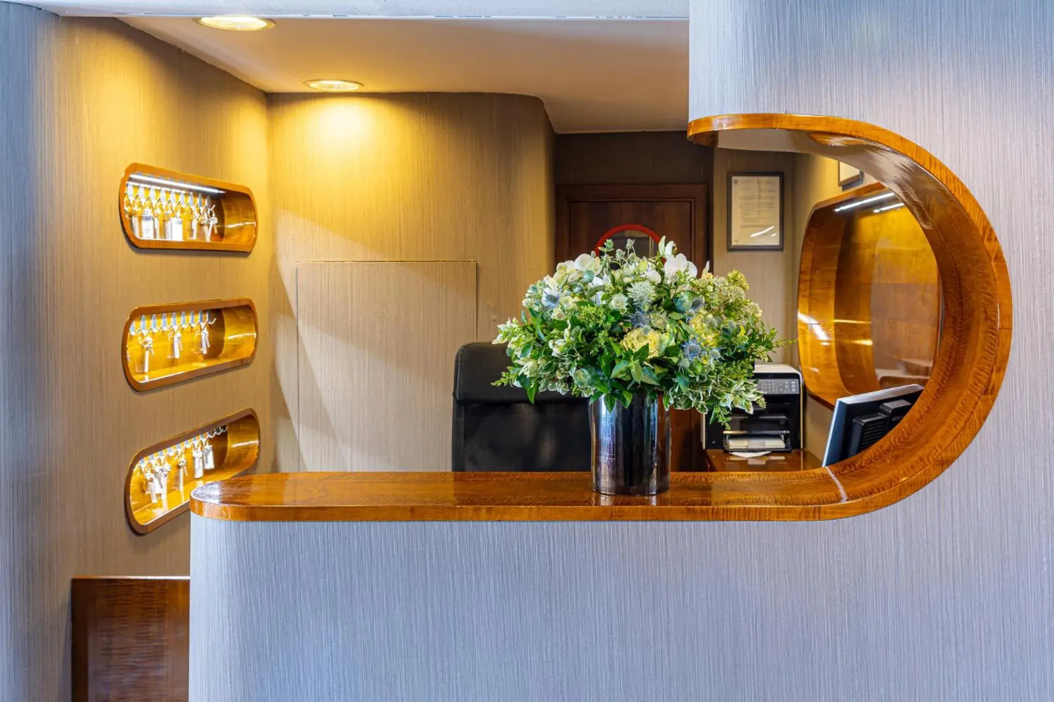 Facade/entrance in Grand Jules - Boat Hotel Facade/entrance in Grand Jules - Boat Hotel