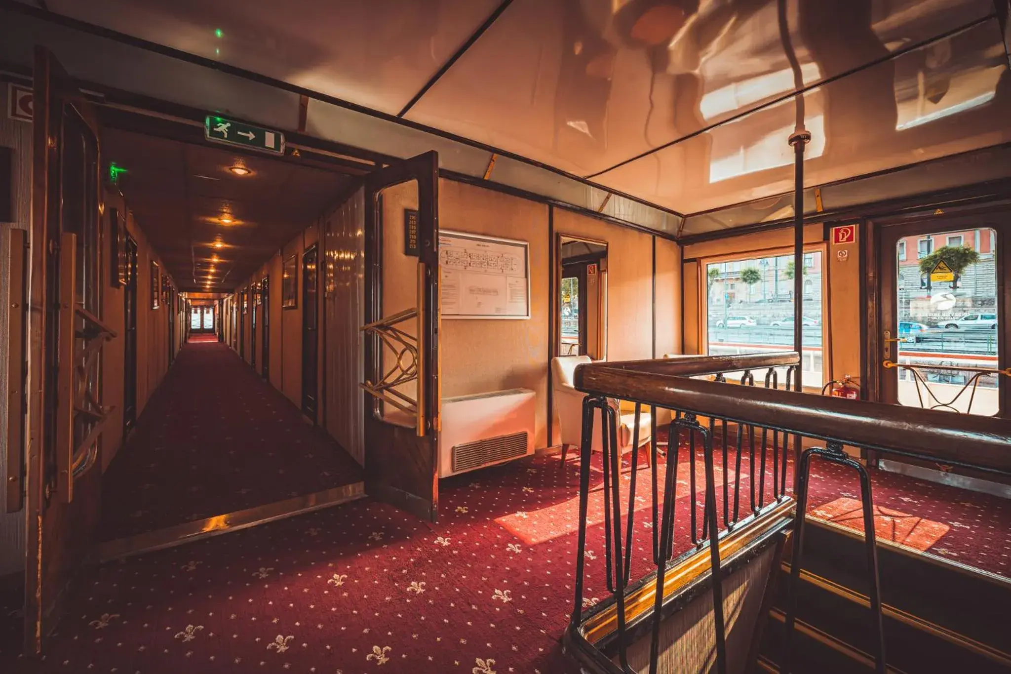 Property building in Grand Jules - Boat Hotel Property building in Grand Jules - Boat Hotel