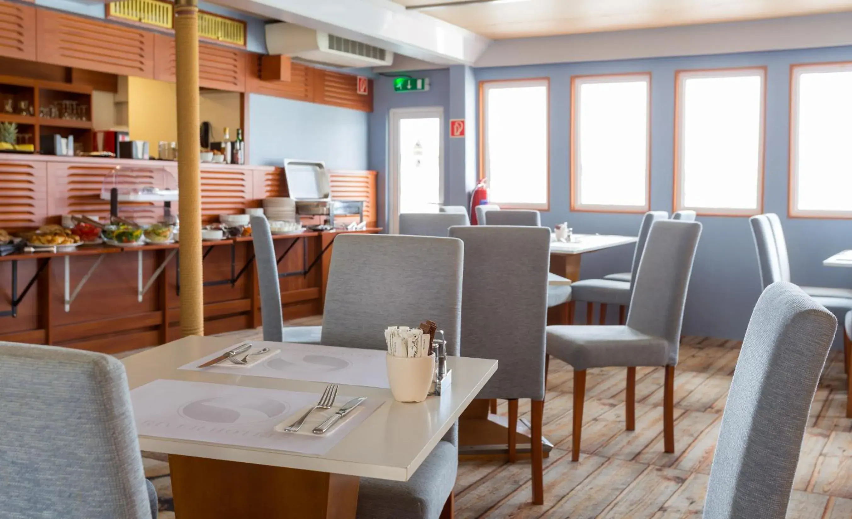 Restaurant/places to eat in Grand Jules - Boat Hotel Restaurant/places to eat in Grand Jules - Boat Hotel