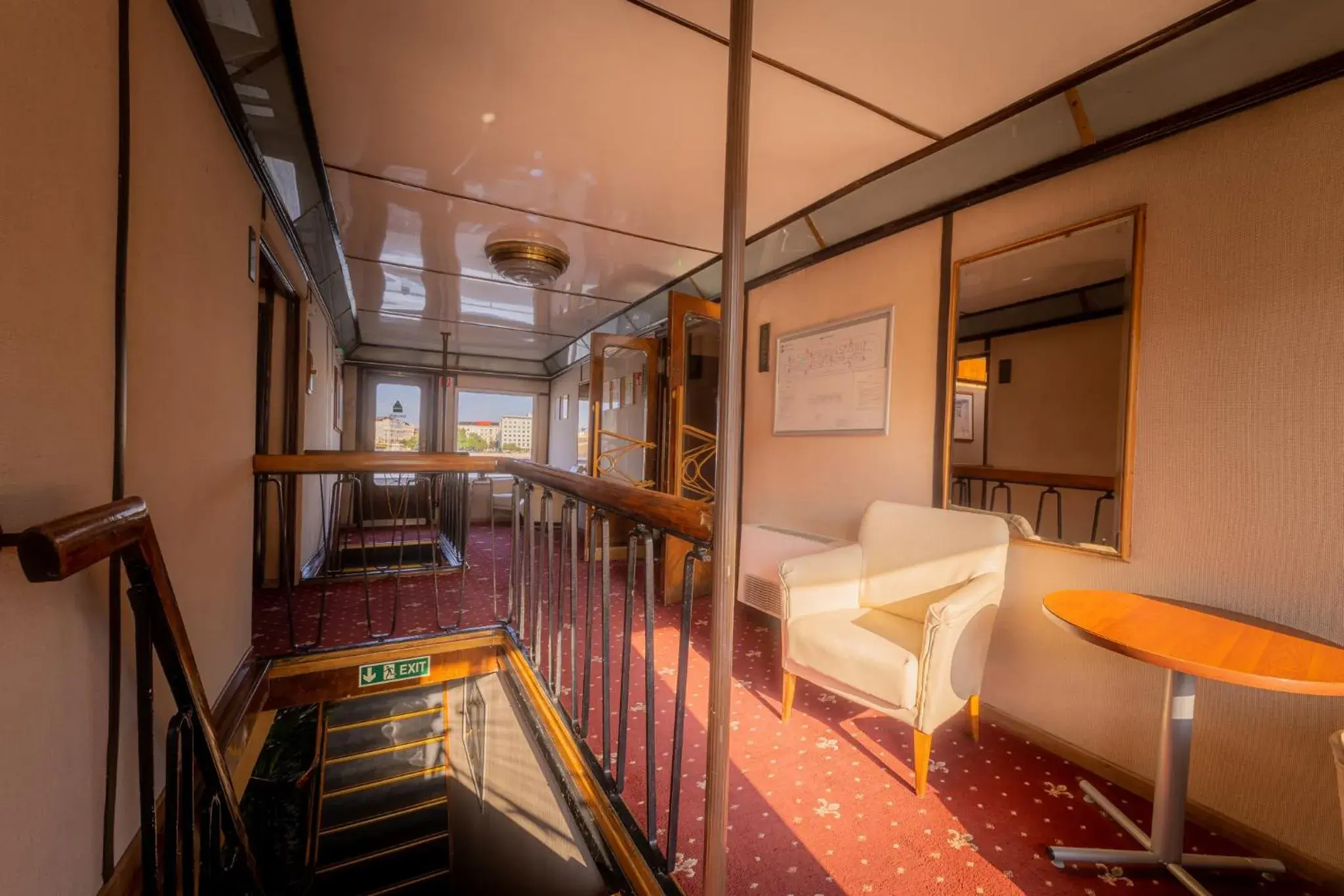 Property building in Grand Jules - Boat Hotel Property building in Grand Jules - Boat Hotel