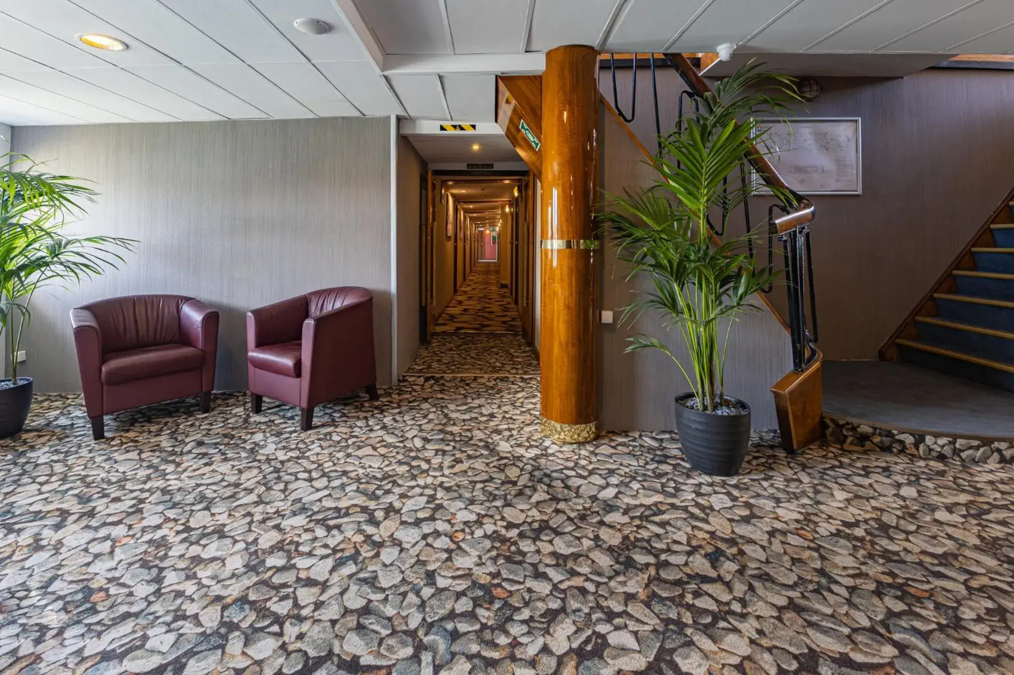 Property building in Grand Jules - Boat Hotel Property building in Grand Jules - Boat Hotel