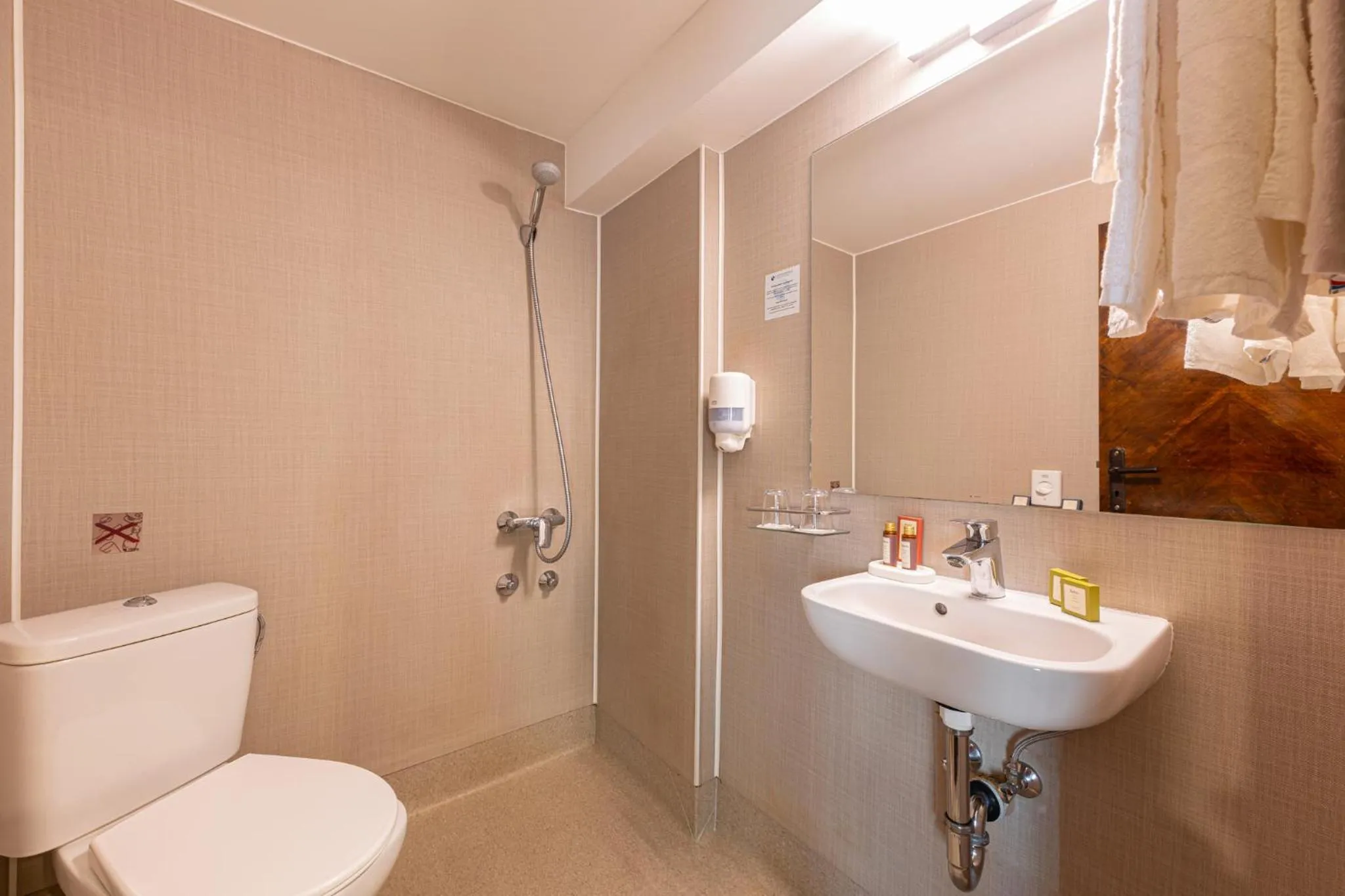 Bathroom in Grand Jules - Boat Hotel