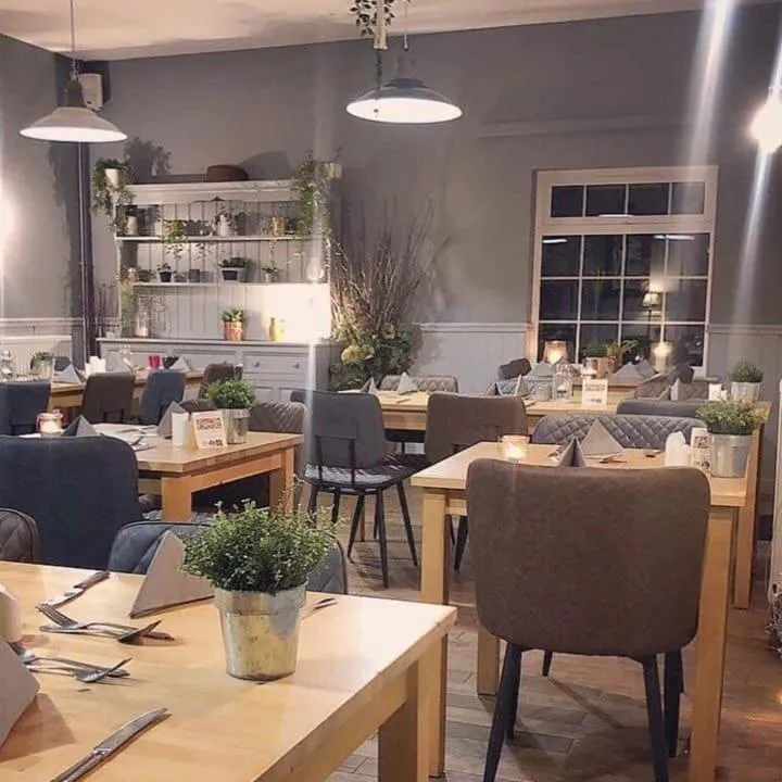 Restaurant/places to eat in Anchor Inn