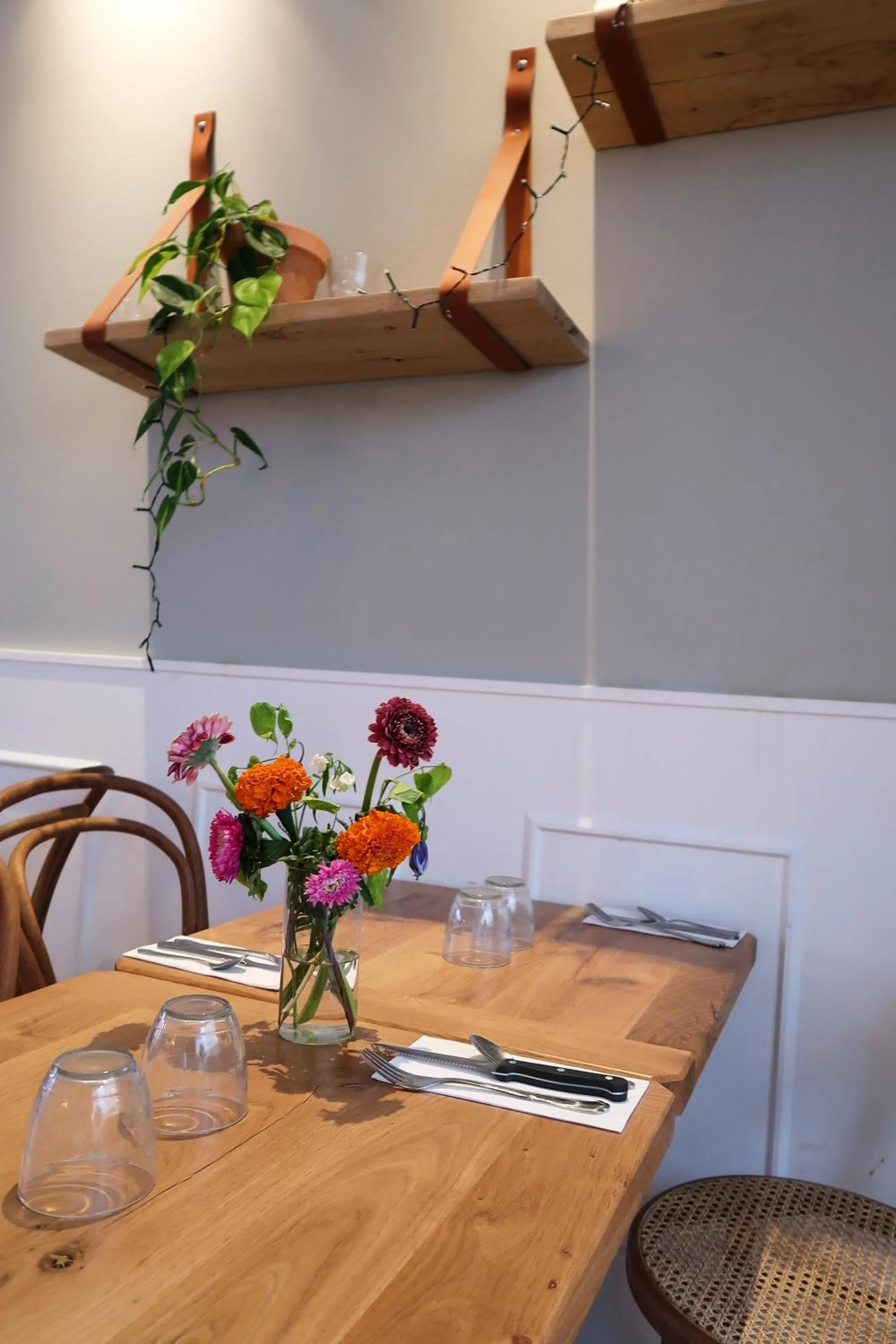 Restaurant/places to eat in Hotel Alexandra