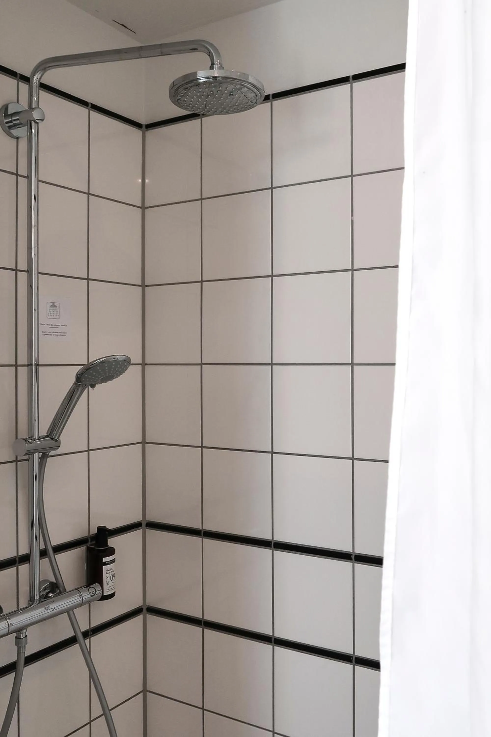 Shower in Hotel Alexandra