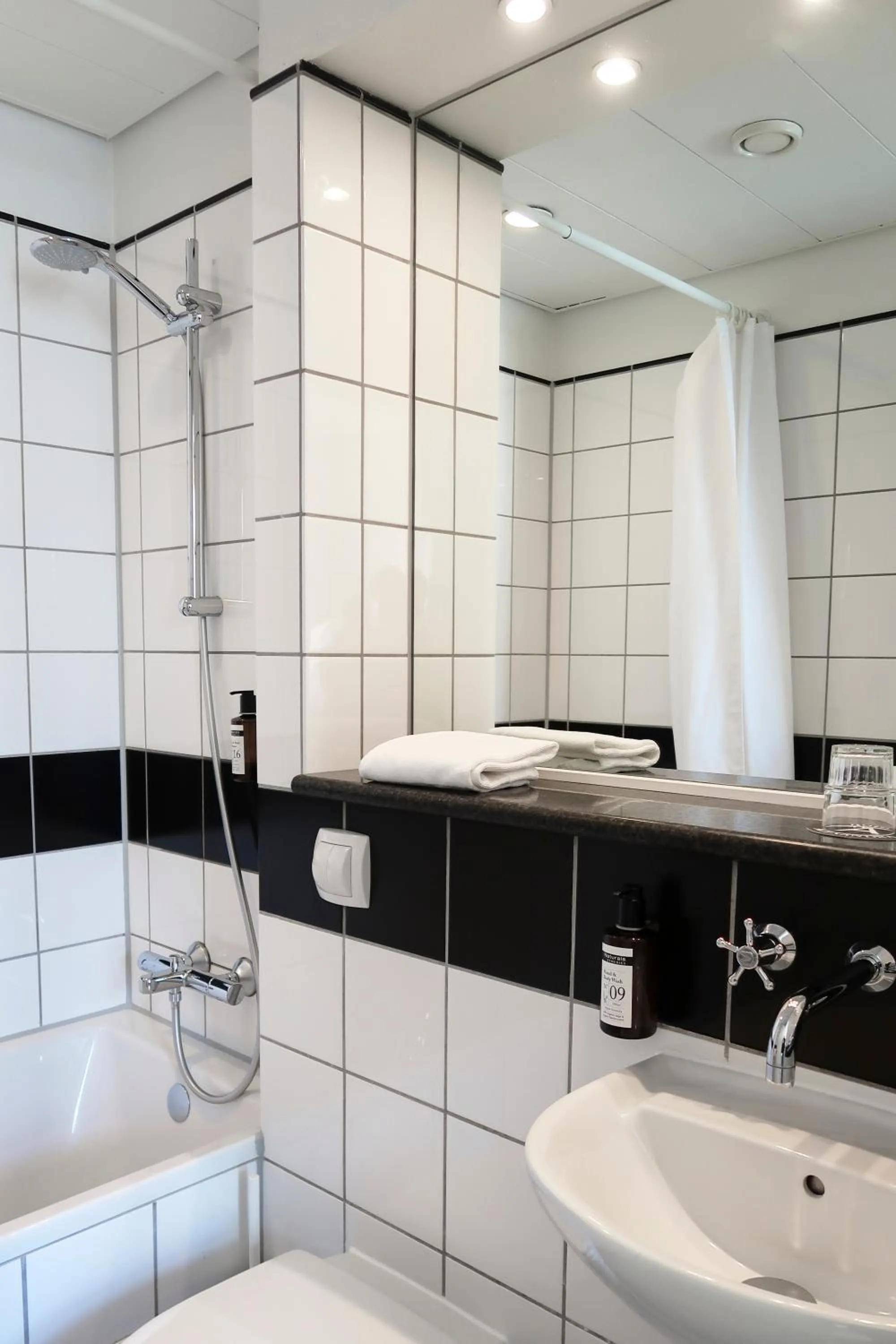 Shower in Hotel Alexandra