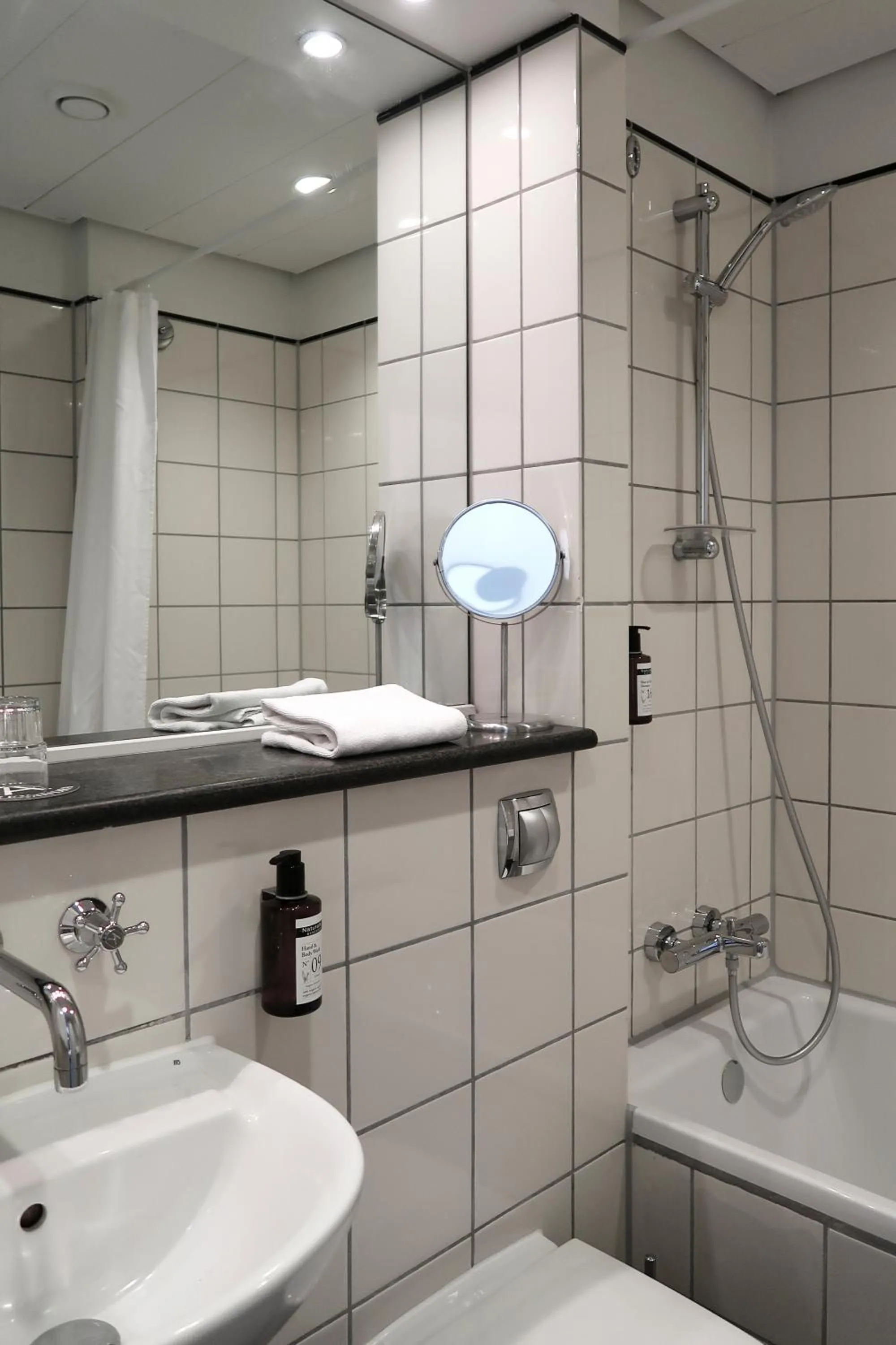 Shower in Hotel Alexandra