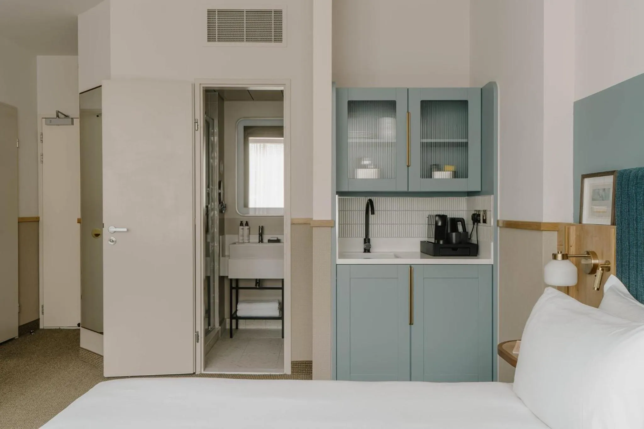 Bedroom, Bed in Club Quarters Hotel St Paul's, London