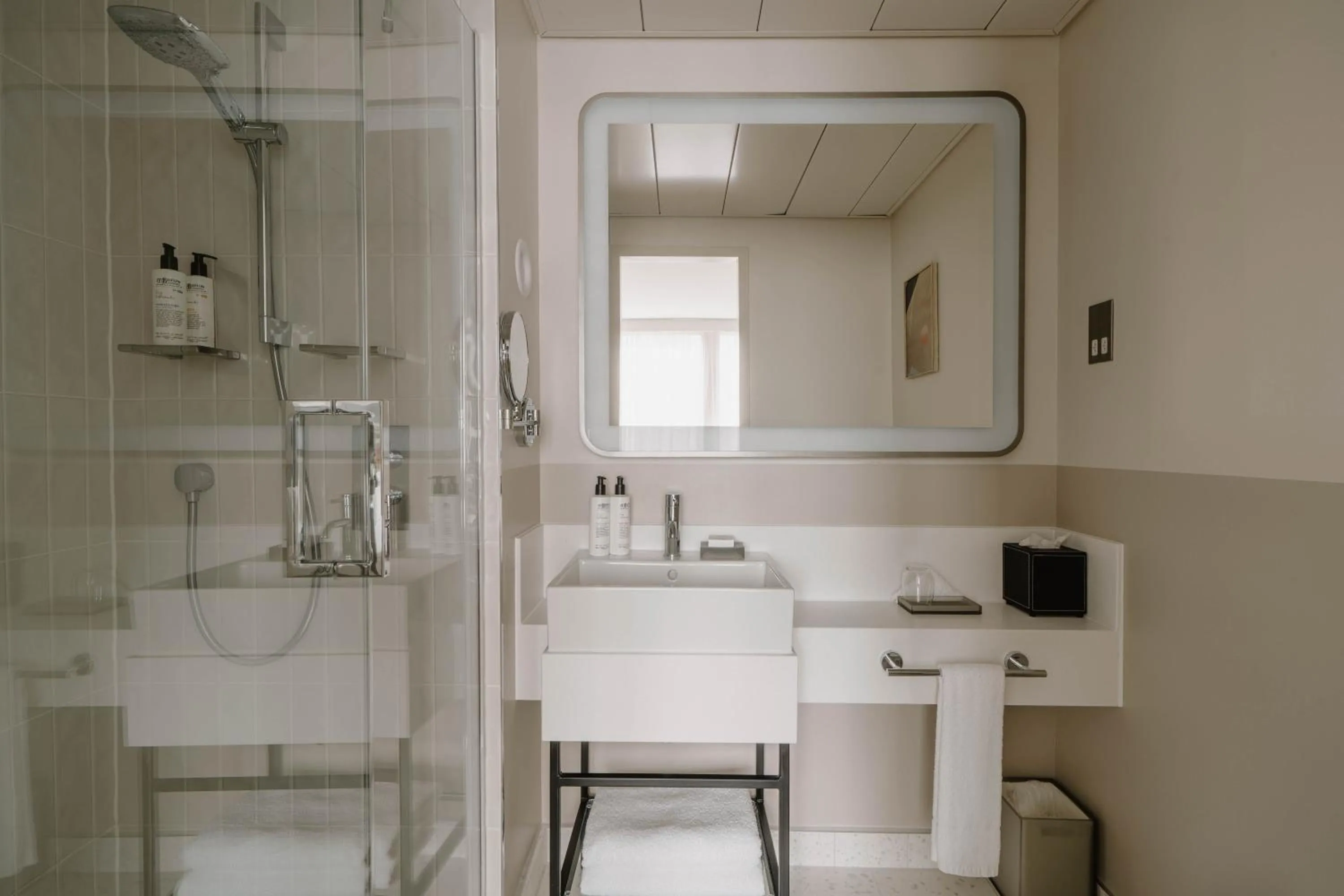 Shower in Club Quarters Hotel St Paul's, London