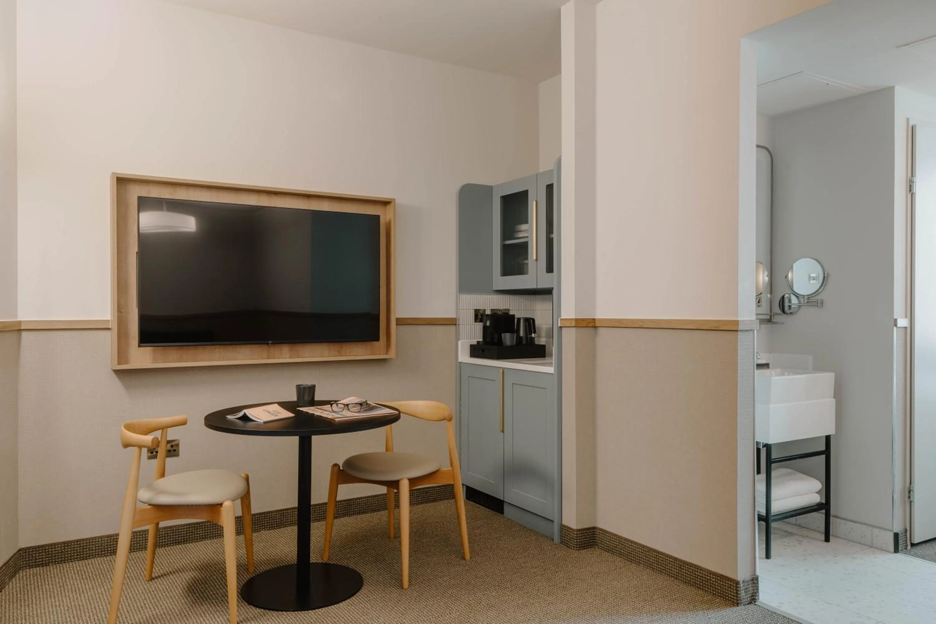 Kitchen or kitchenette in Club Quarters Hotel St Paul's, London