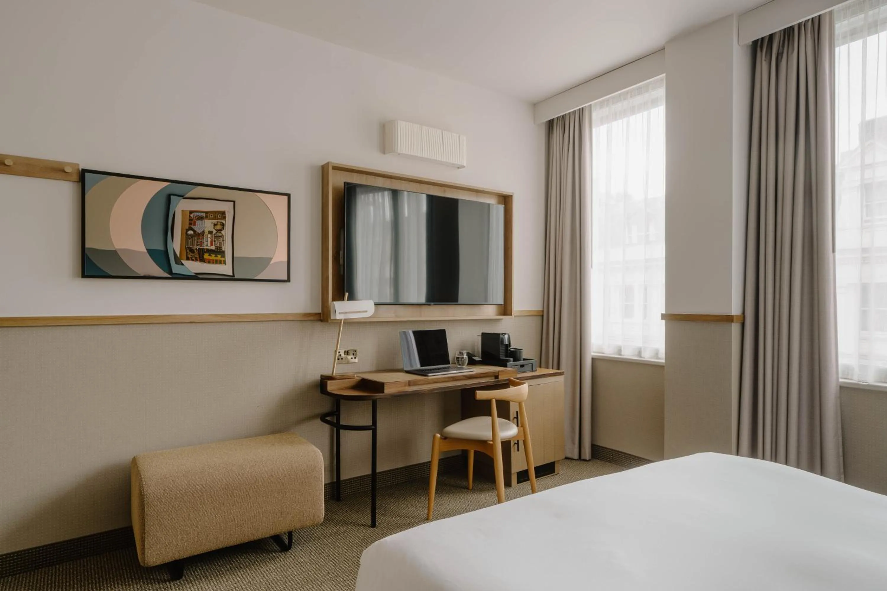 TV and multimedia, Bed in Club Quarters Hotel St Paul's, London