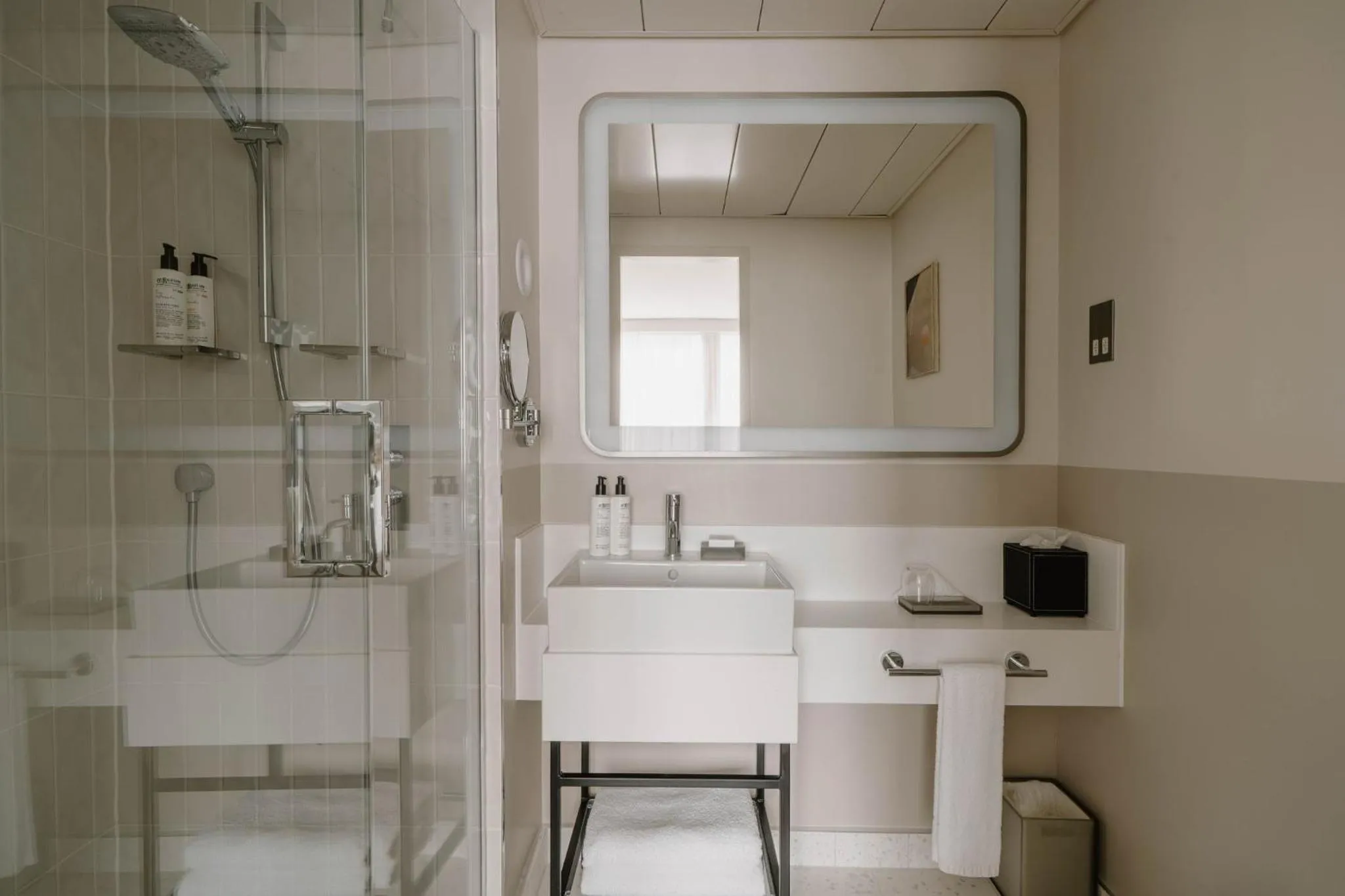 Bathroom in Club Quarters Hotel St Paul's, London