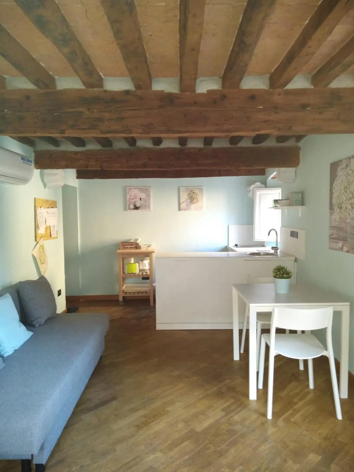 Dining area in Suite Sofia