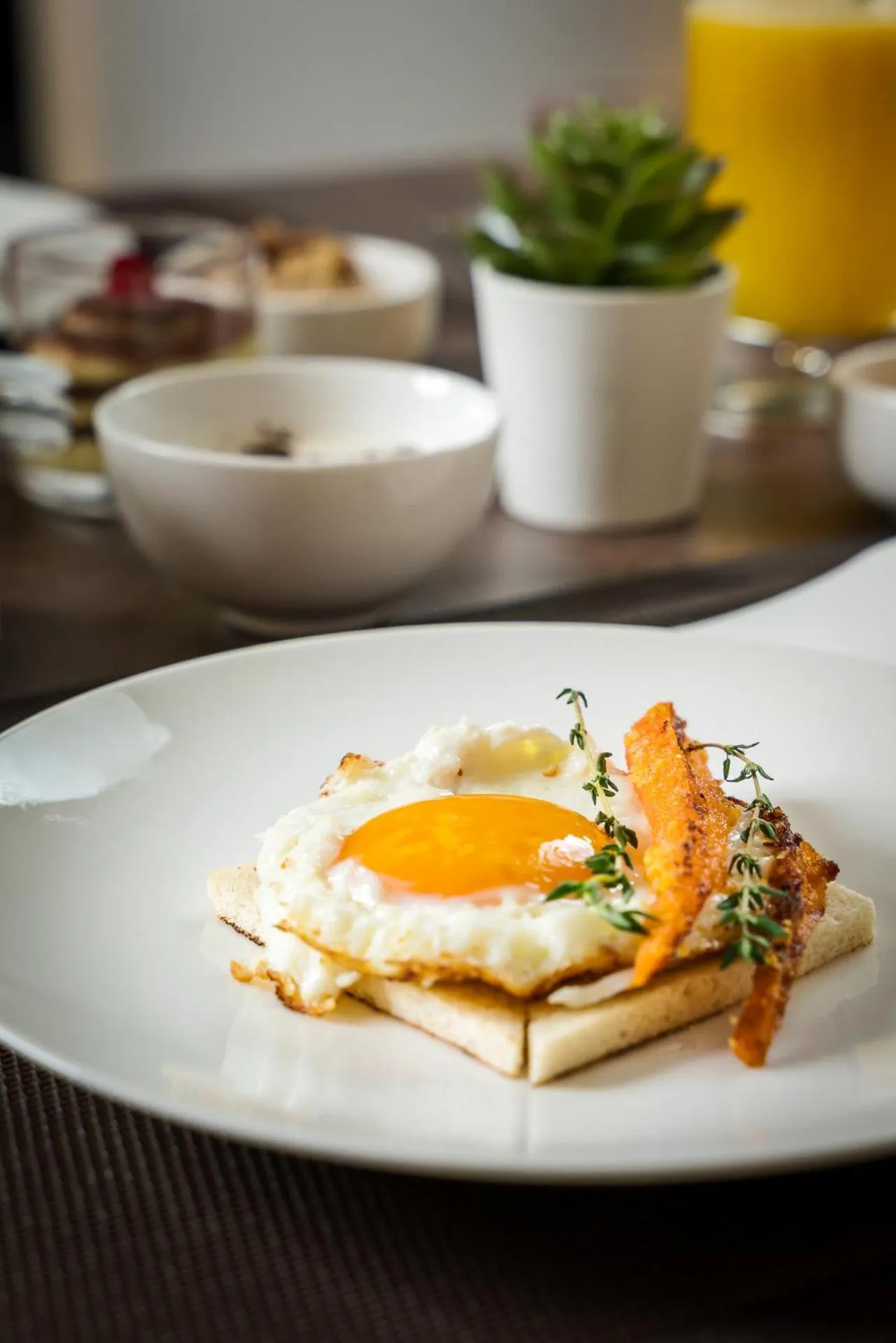 Food and drinks in Dan Hotel