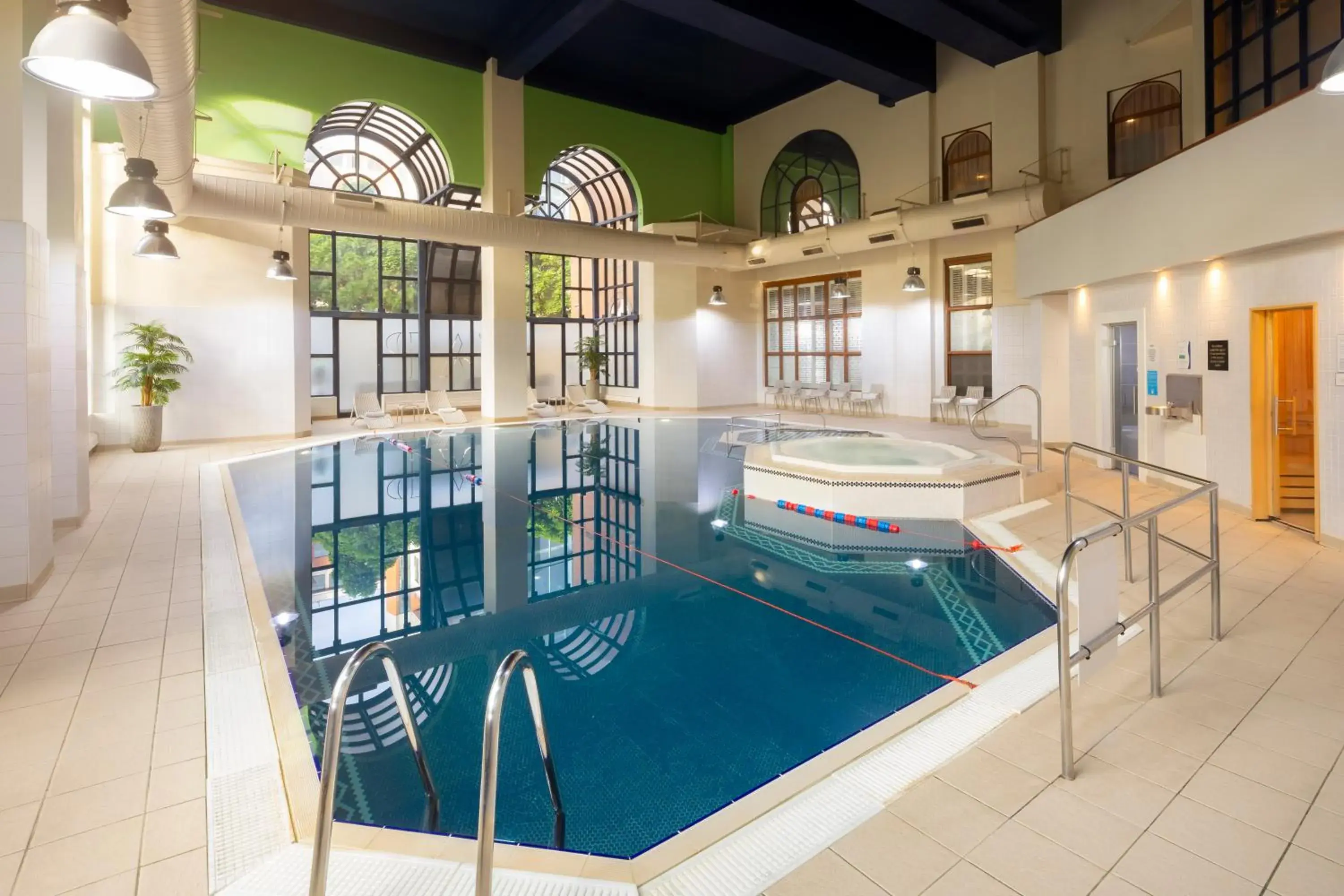 Swimming pool in Crowne Plaza Leeds by IHG Swimming pool in Crowne Plaza Leeds by IHG
