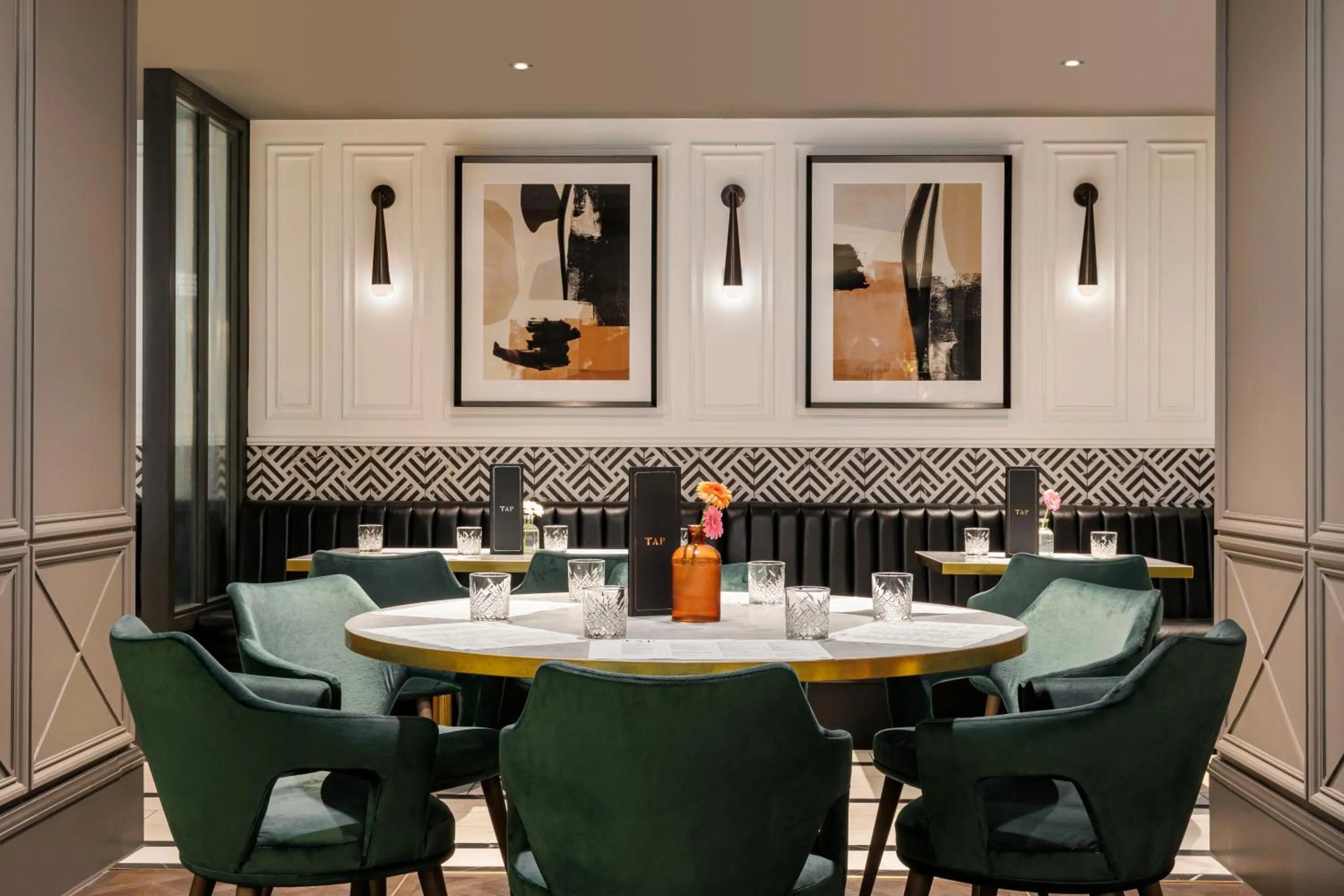 Restaurant/places to eat in Crowne Plaza Leeds by IHG