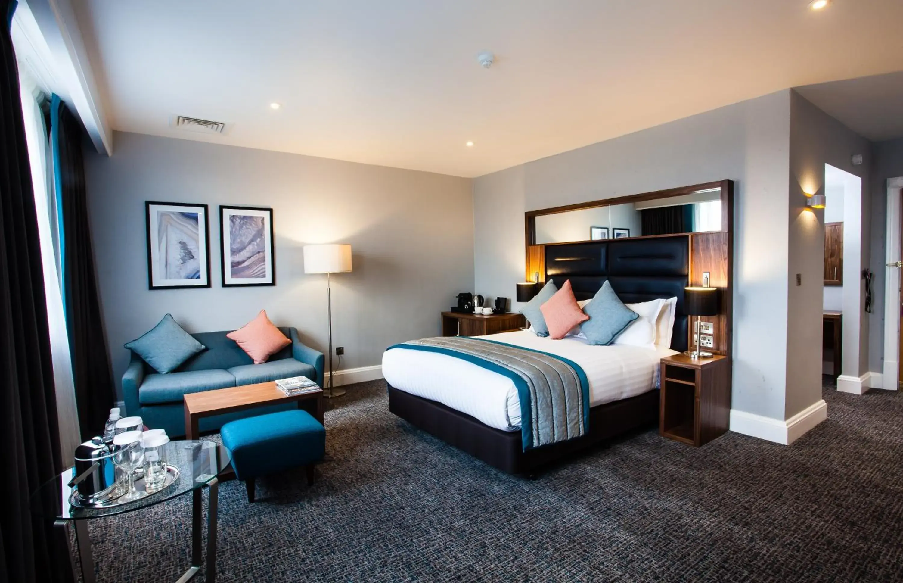 Photo of the whole room, Bed in Crowne Plaza Leeds by IHG Photo of the whole room, Bed in Crowne Plaza Leeds by IHG