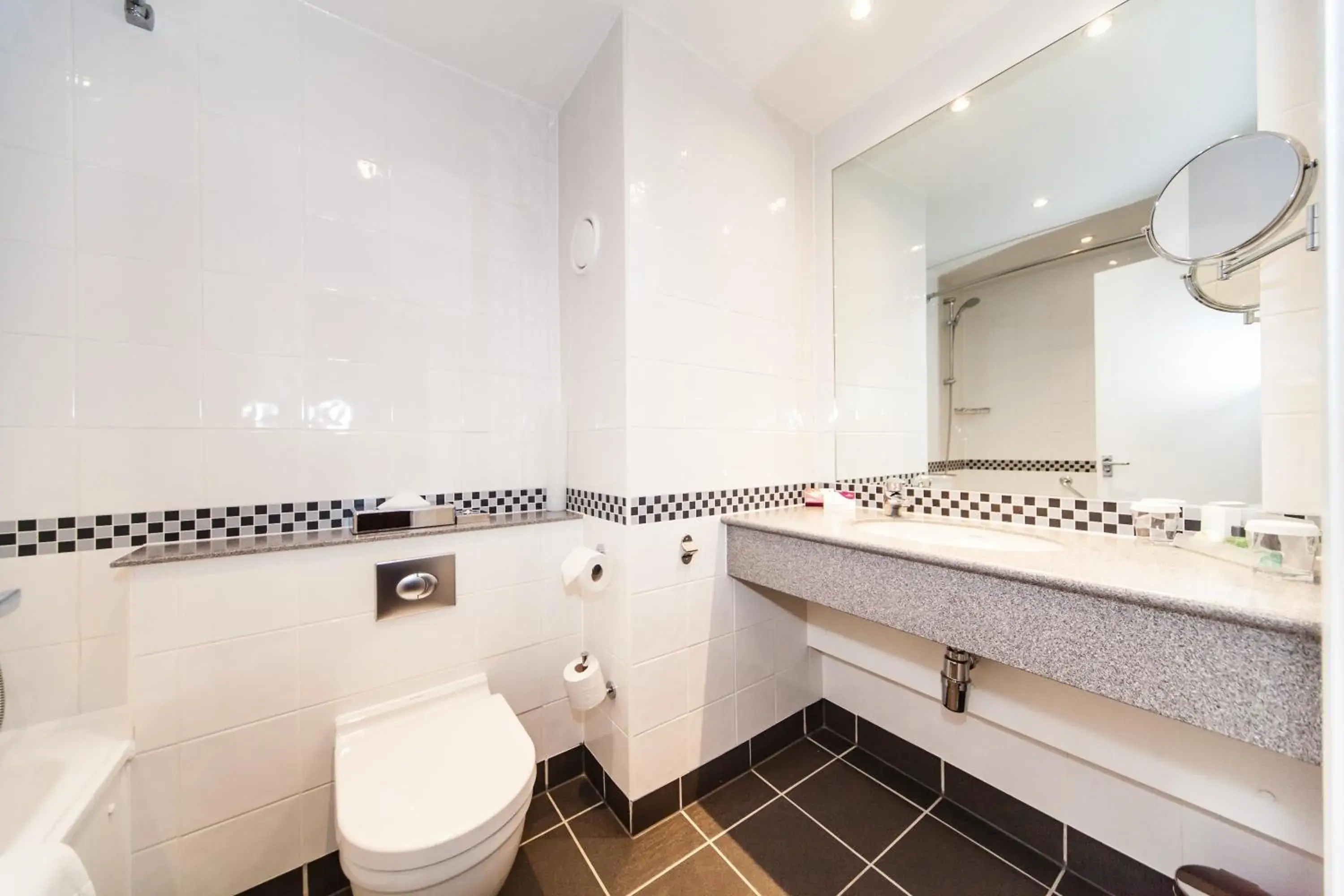 Standard Room in Crowne Plaza Leeds by IHG Standard Room in Crowne Plaza Leeds by IHG