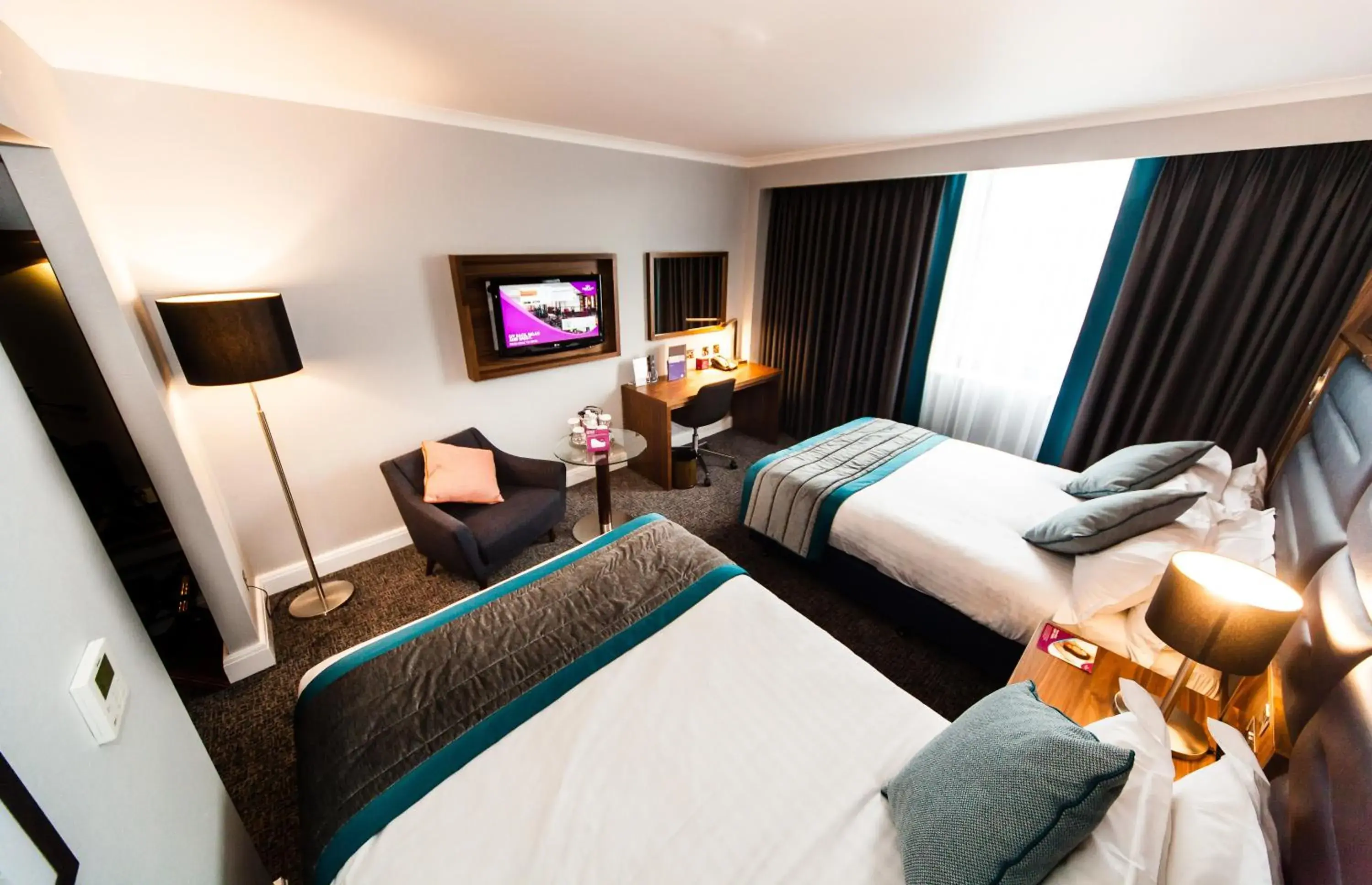 Photo of the whole room, Bed in Crowne Plaza Leeds by IHG Photo of the whole room, Bed in Crowne Plaza Leeds by IHG