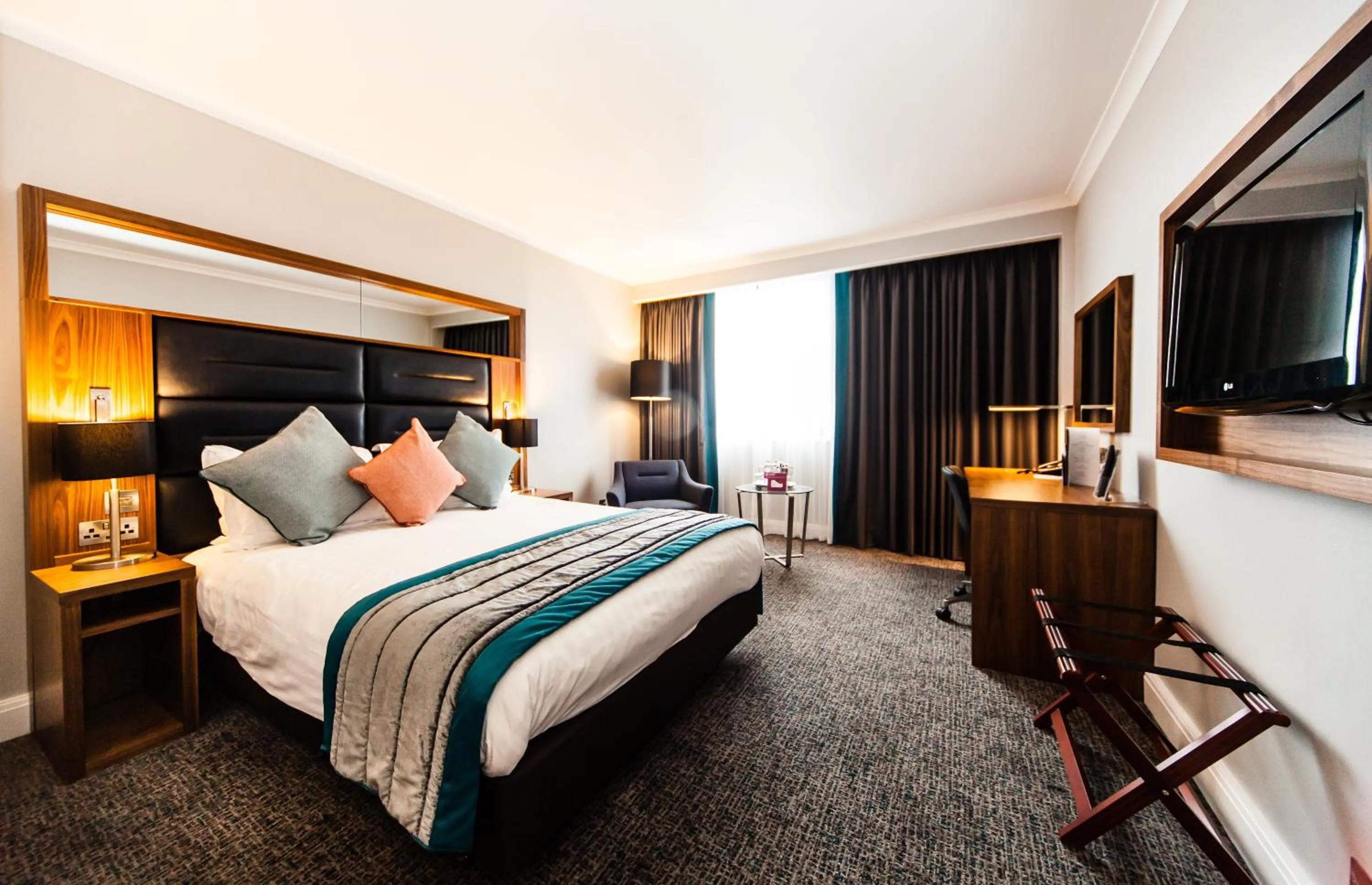 Photo of the whole room, Bed in Crowne Plaza Leeds by IHG