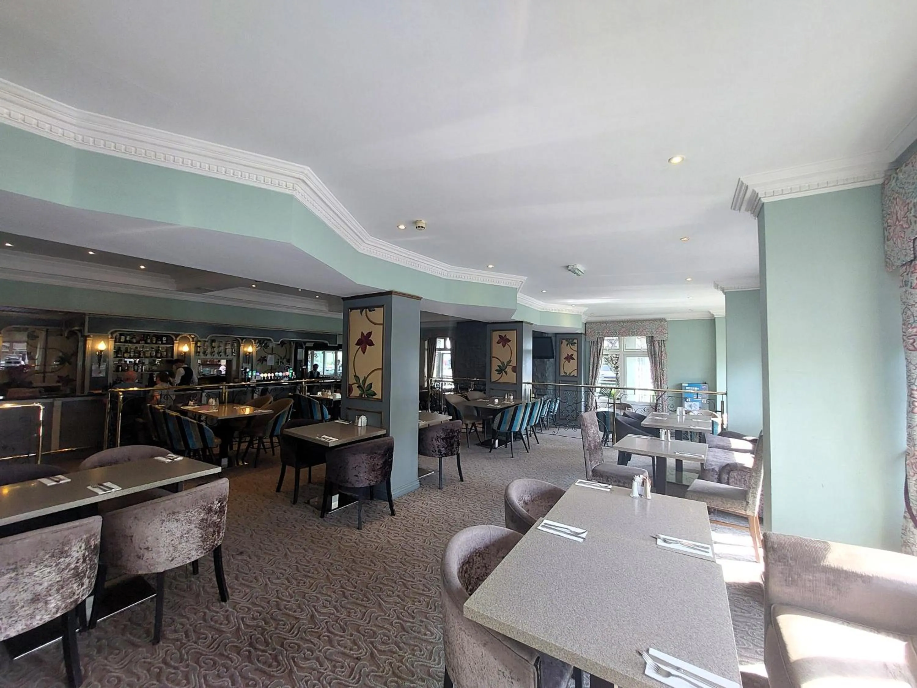 Restaurant/places to eat in Flannery's Hotel