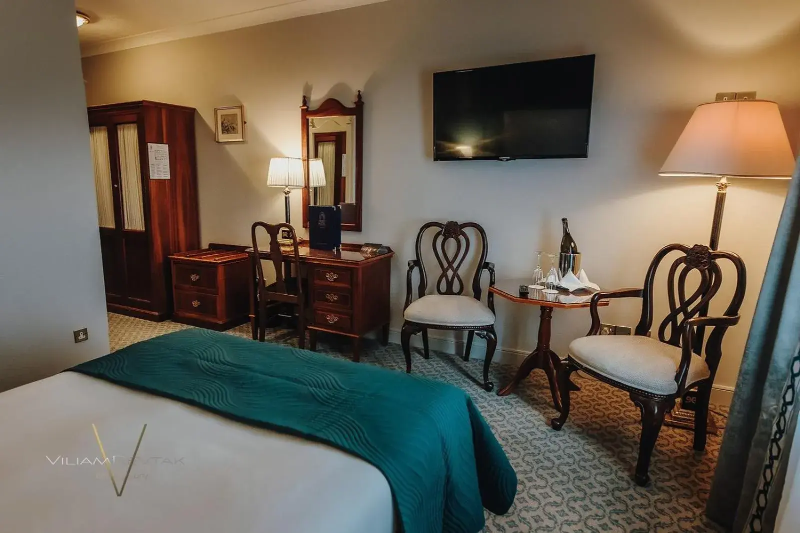 Property building, Bed in Abbey Hotel Roscommon Property building, Bed in Abbey Hotel Roscommon