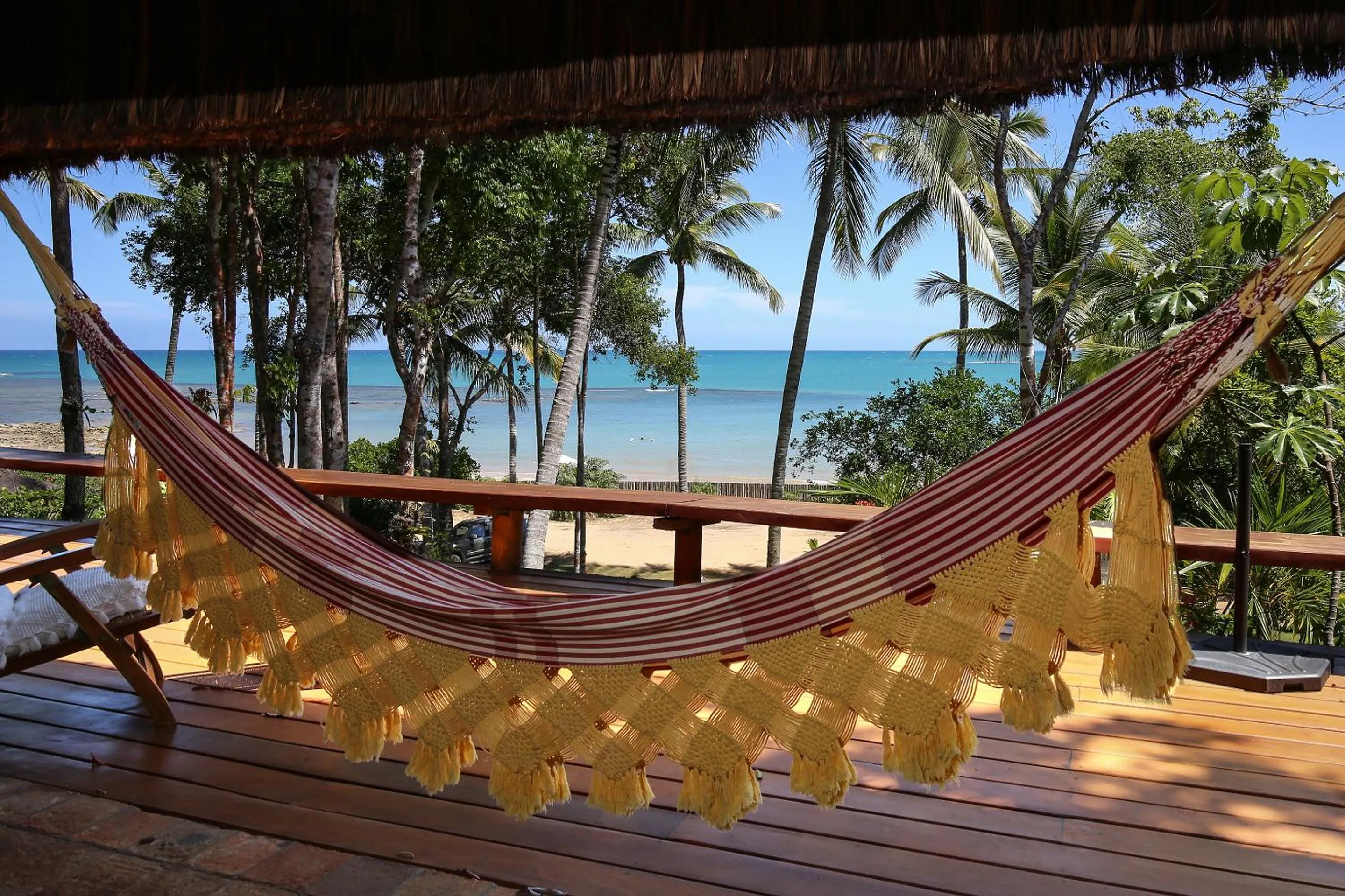 Balcony/Terrace in Charmoso bangalô balinês pé na areia Outeiro das Brisas