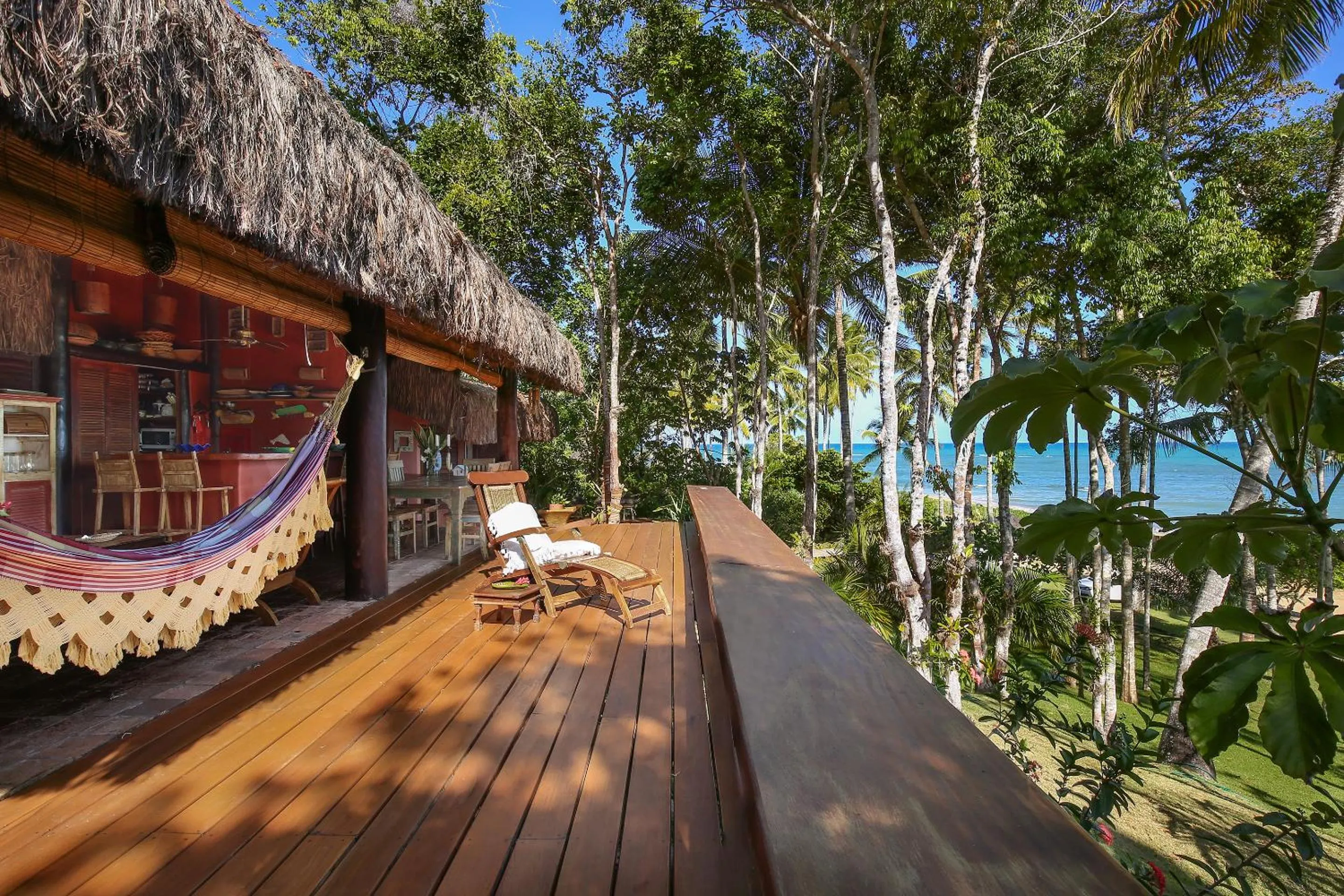 Patio in Charmoso bangalô balinês pé na areia Outeiro das Brisas