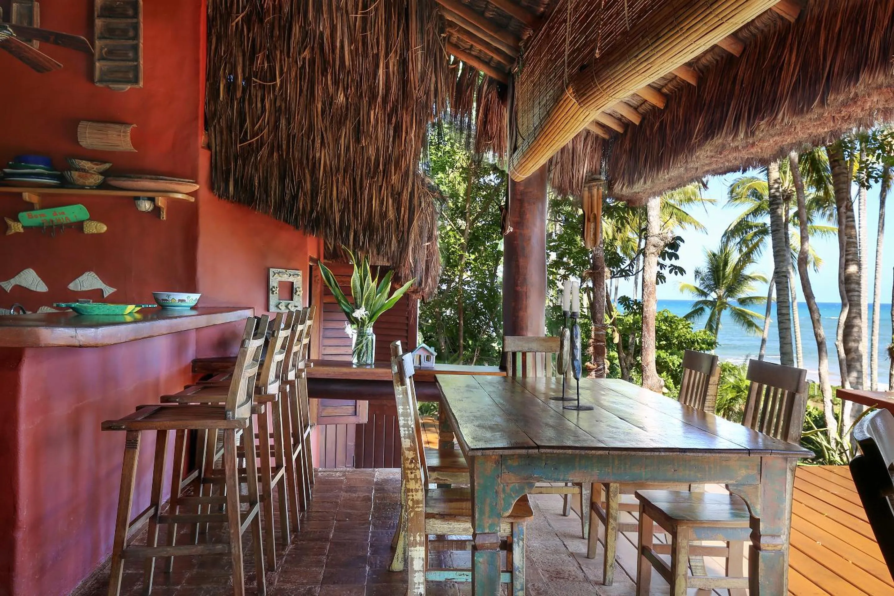 Dining area in Charmoso bangalô balinês pé na areia Outeiro das Brisas