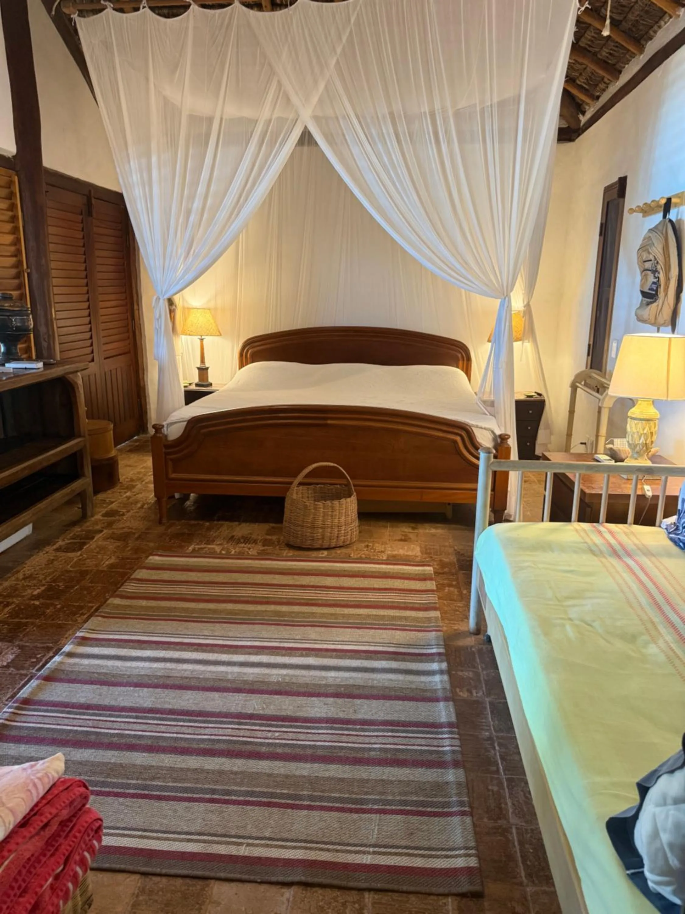 Bedroom, Bed in Charmoso bangalô balinês pé na areia Outeiro das Brisas