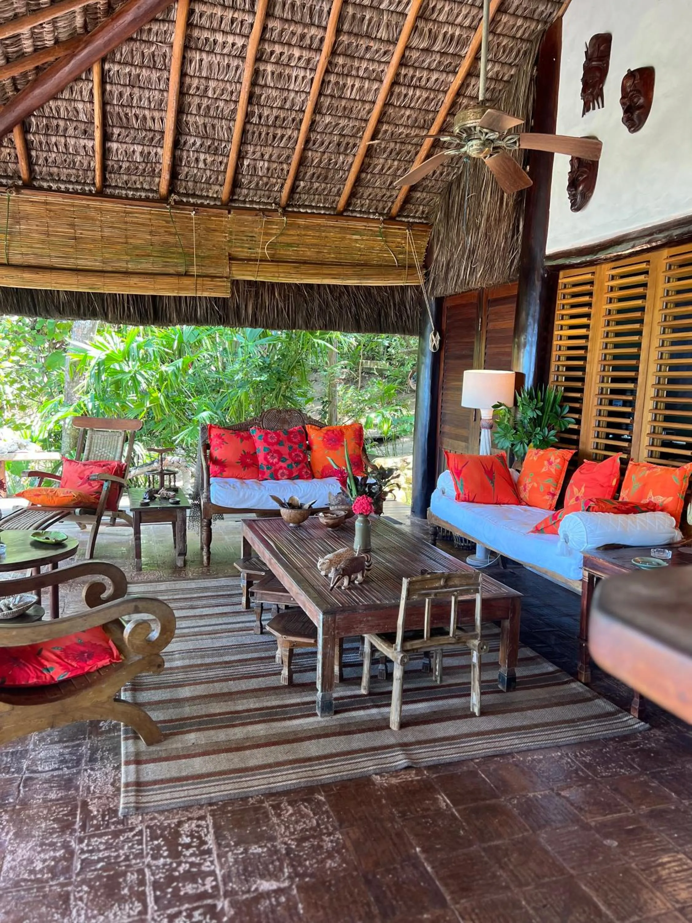 Patio in Charmoso bangalô balinês pé na areia Outeiro das Brisas