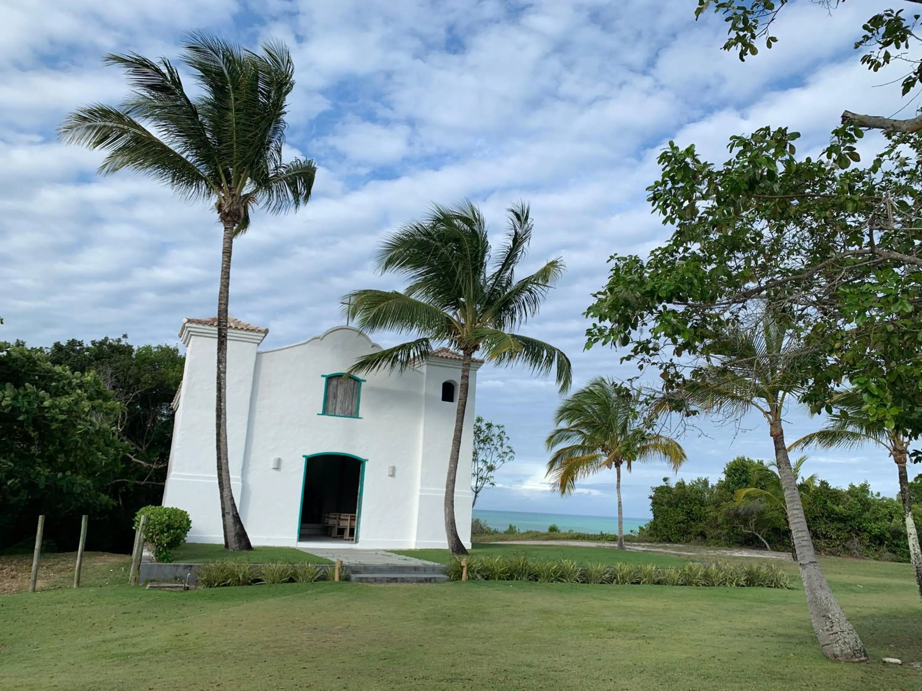 Area and facilities in Charmoso bangalô balinês pé na areia Outeiro das Brisas
