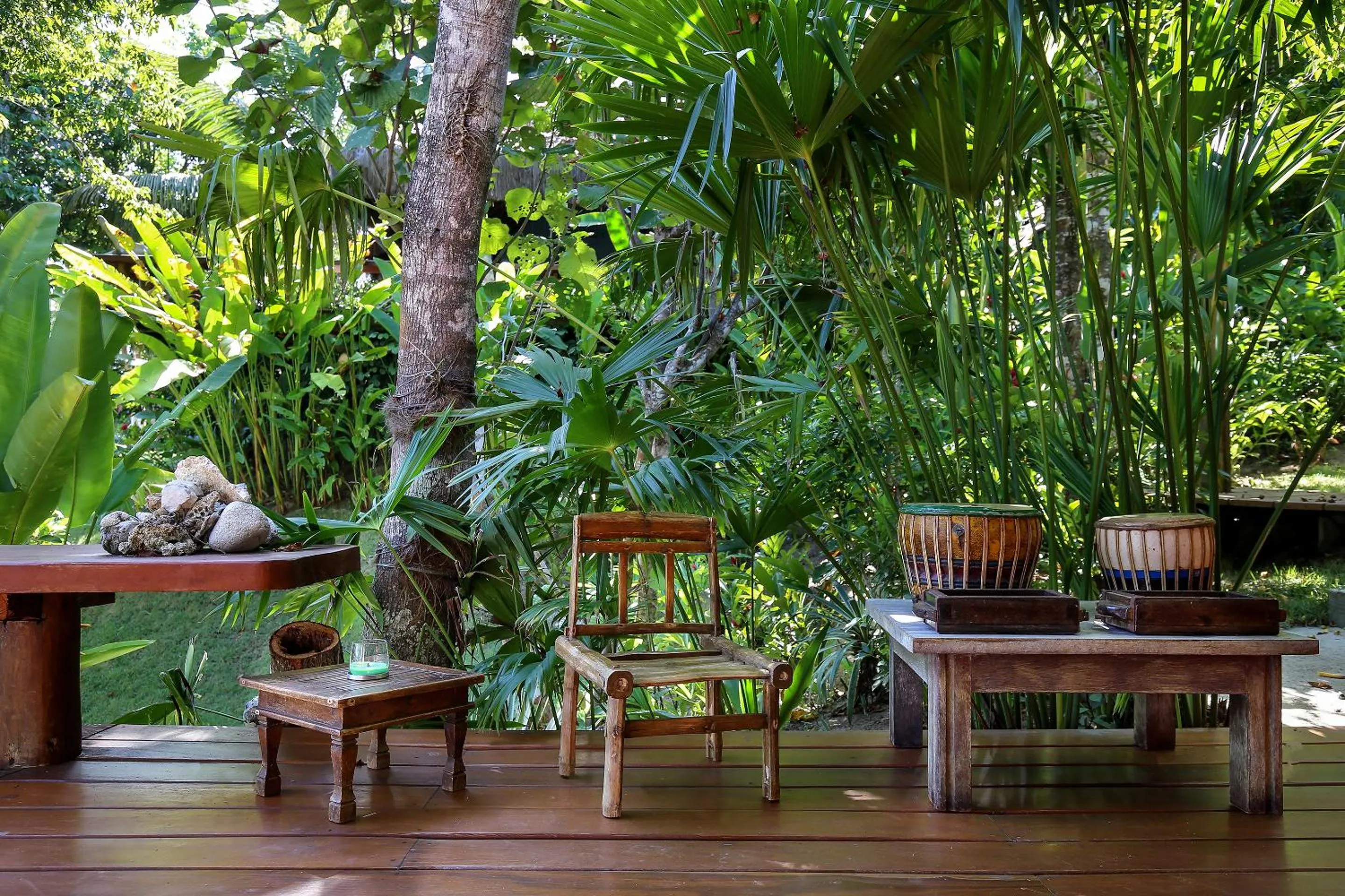 Seating area in Charmoso bangalô balinês pé na areia Outeiro das Brisas