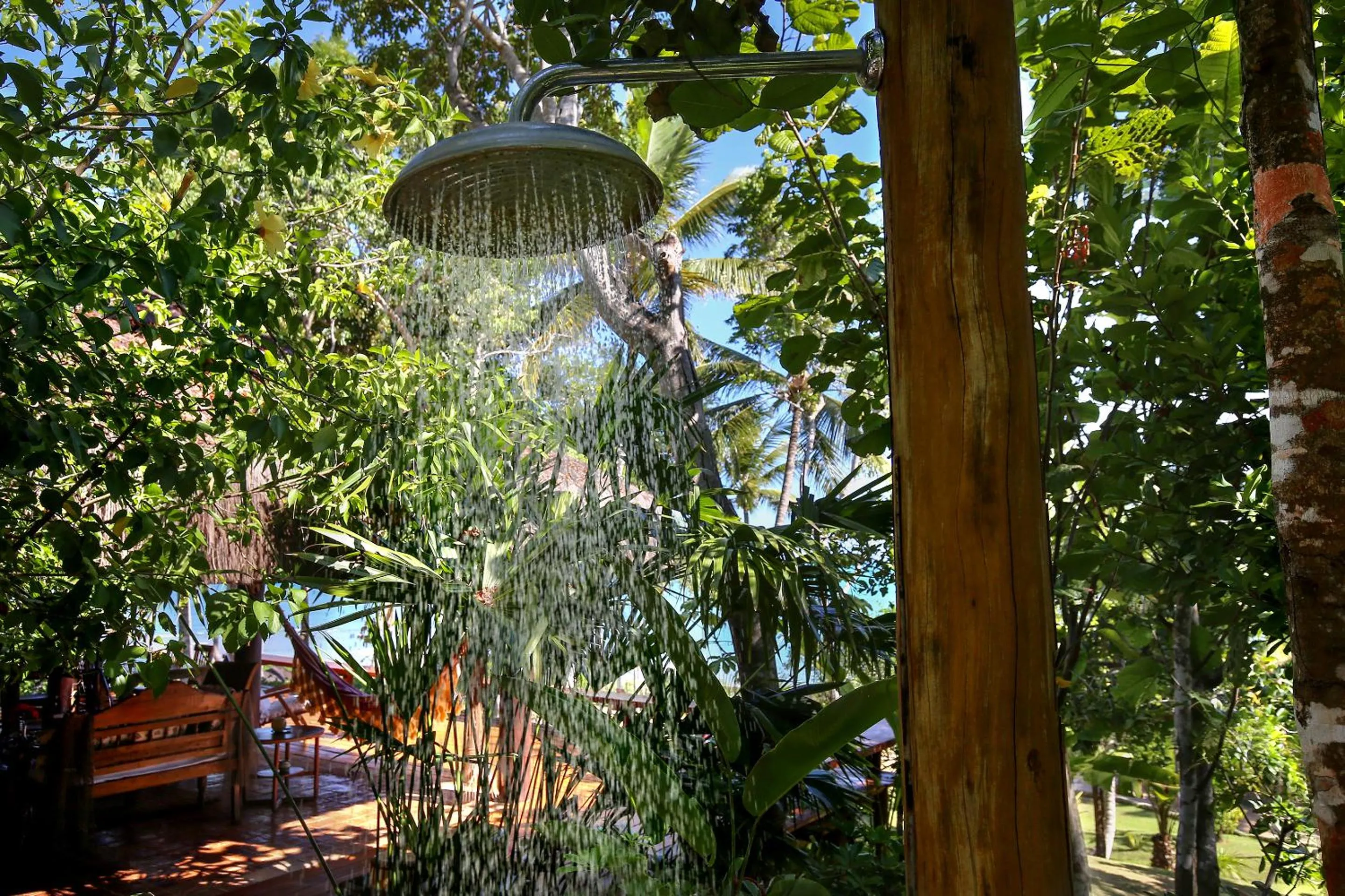 Garden in Charmoso bangalô balinês pé na areia Outeiro das Brisas