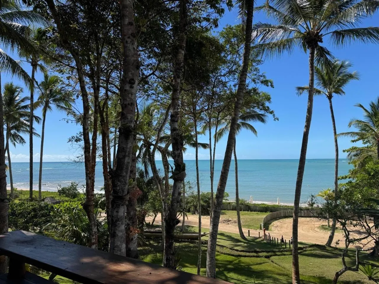 Charmoso bangalô balinês pé na areia Outeiro das Brisas